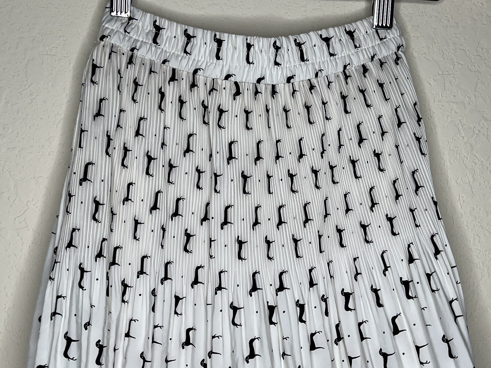 All Over Dog Print Midi Skirt Womens Size XS 20” Pleated White & Black