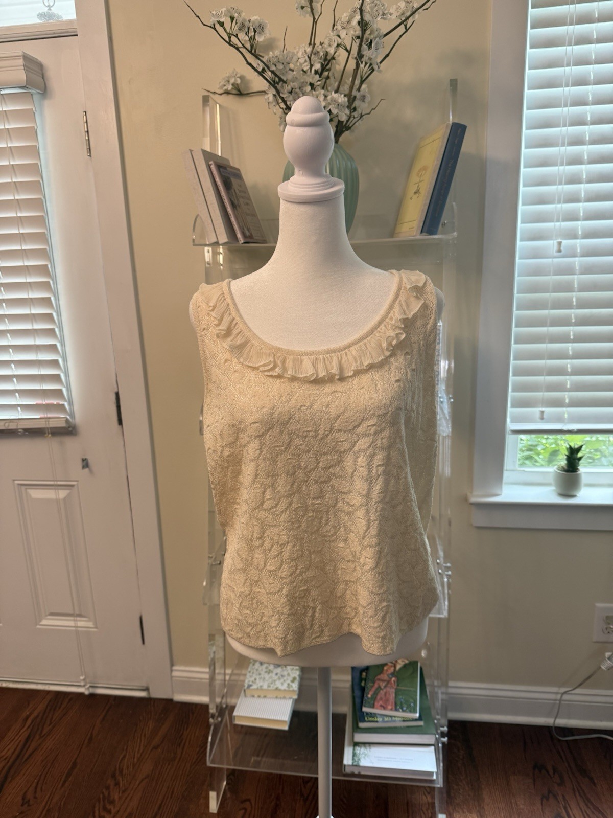 St. John Women’s Sleeveless Tank Top Sleeveless Blouse Shirt Gauzy Medium Ivory
