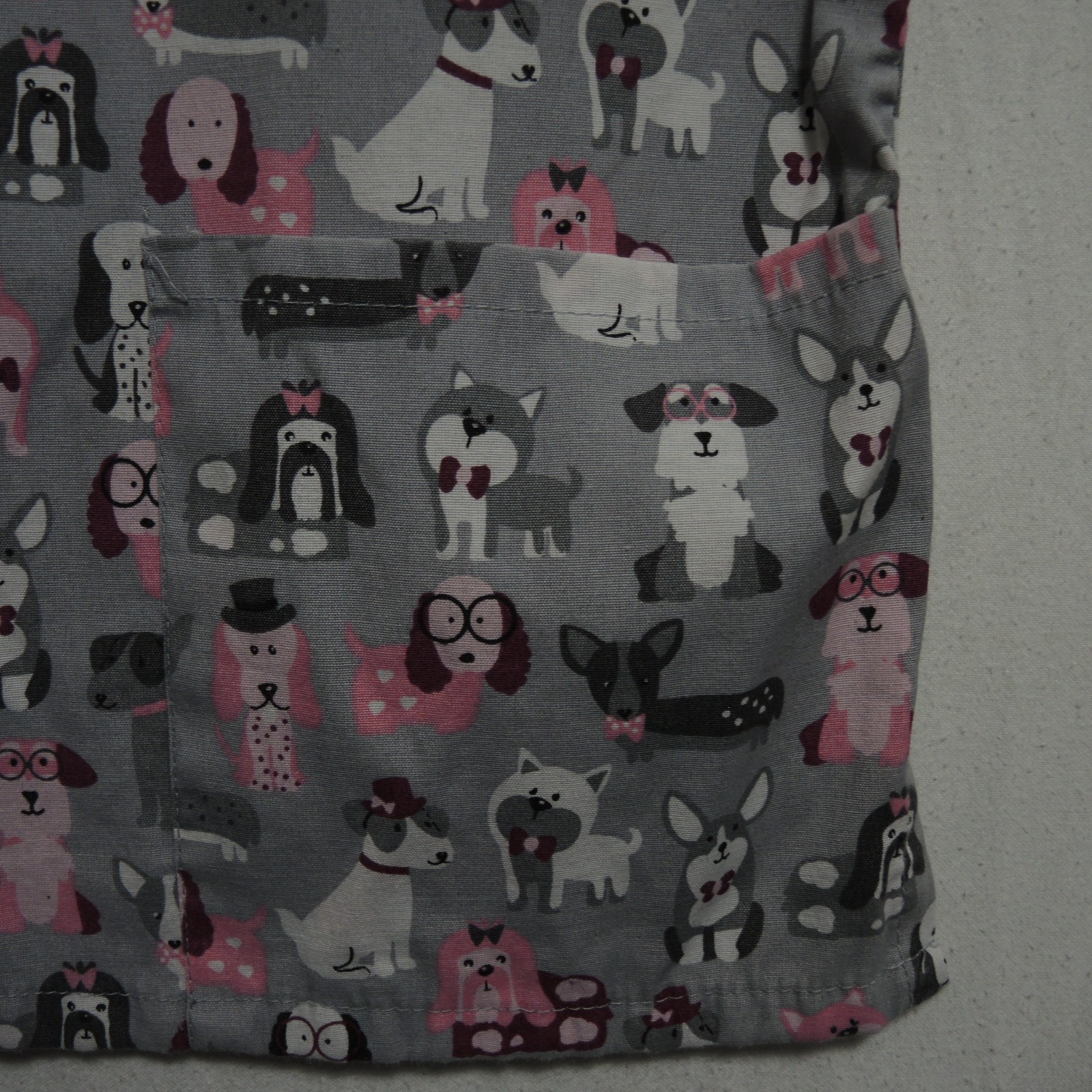 All Over Dog Print Scrub Top Gray & Pink 2 Pockets Ties in Back Size Medium