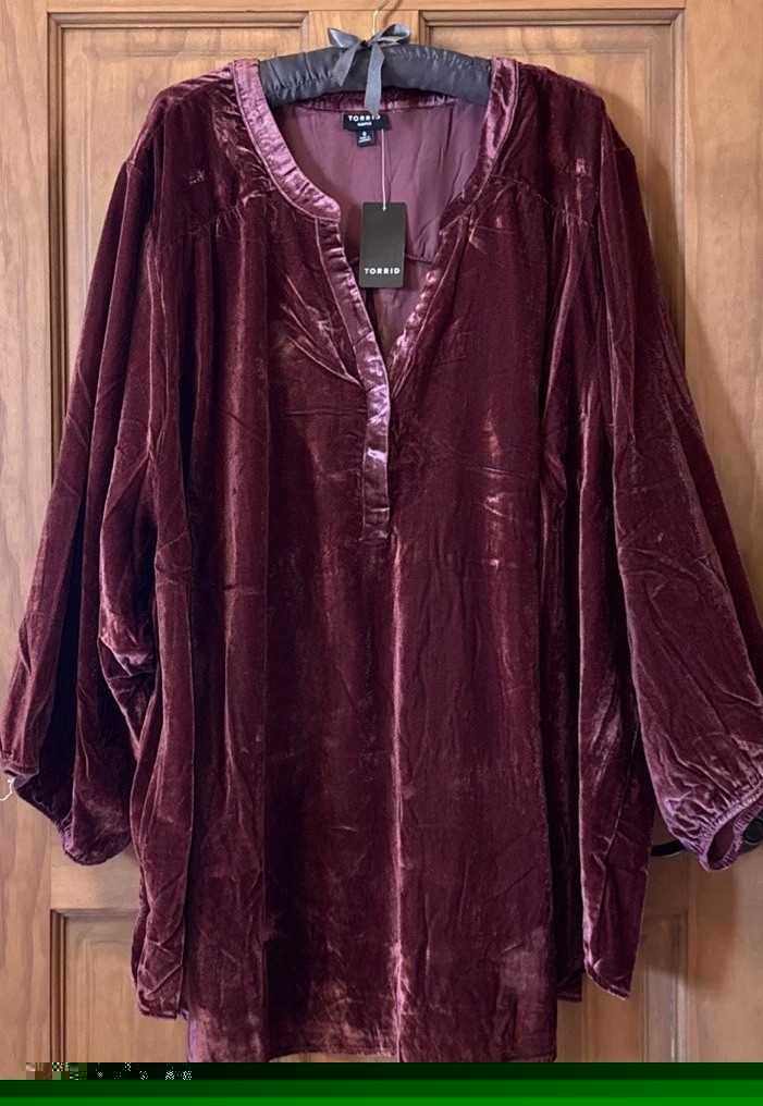 TORRID VELOUR BLOUSE TOP SHIRT DRESSY TOPN6 6X 6XL 30 NEW