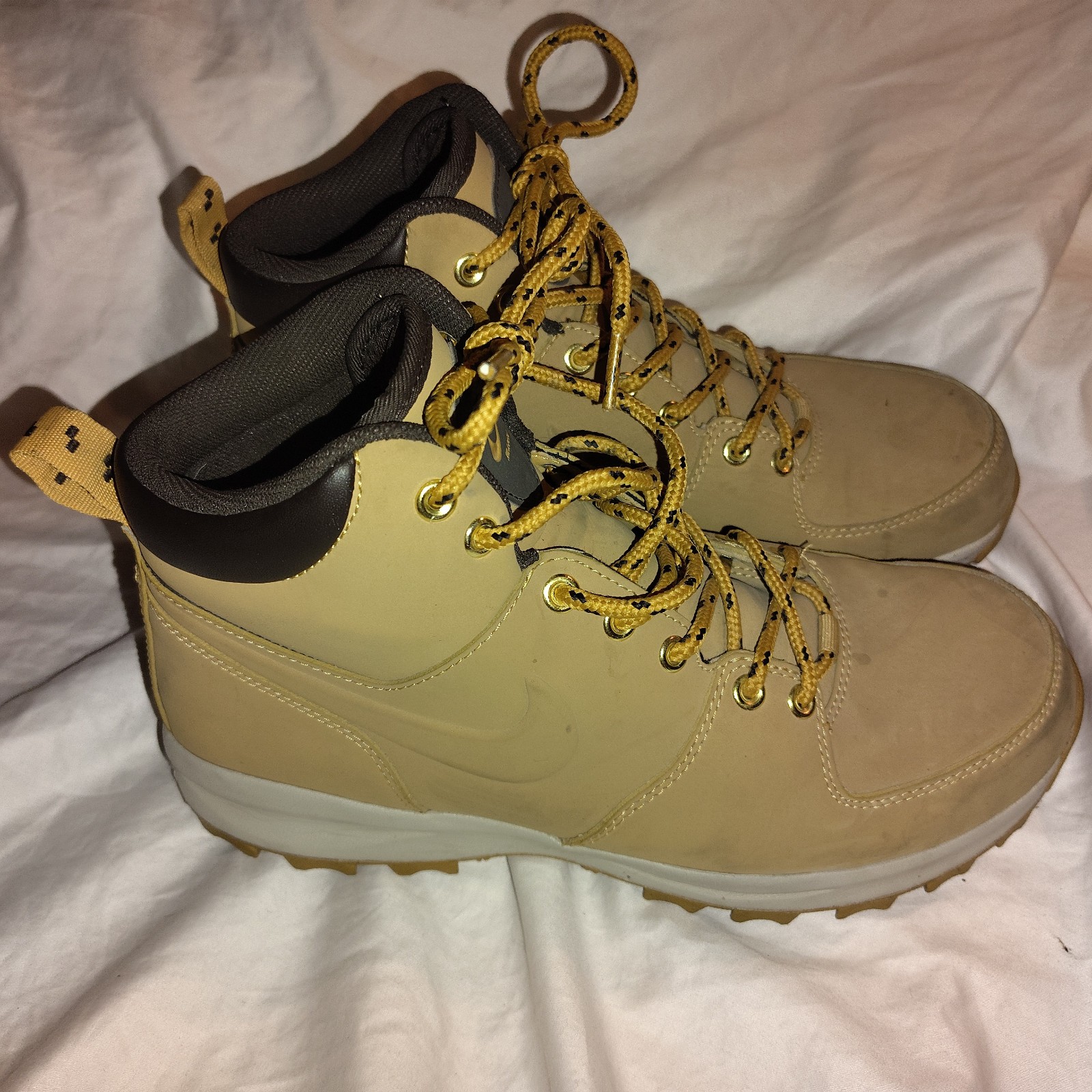 Nike Manoa Wheat Work Boots Men’s Size 9.5 Trail Hiking Outdoor Boots