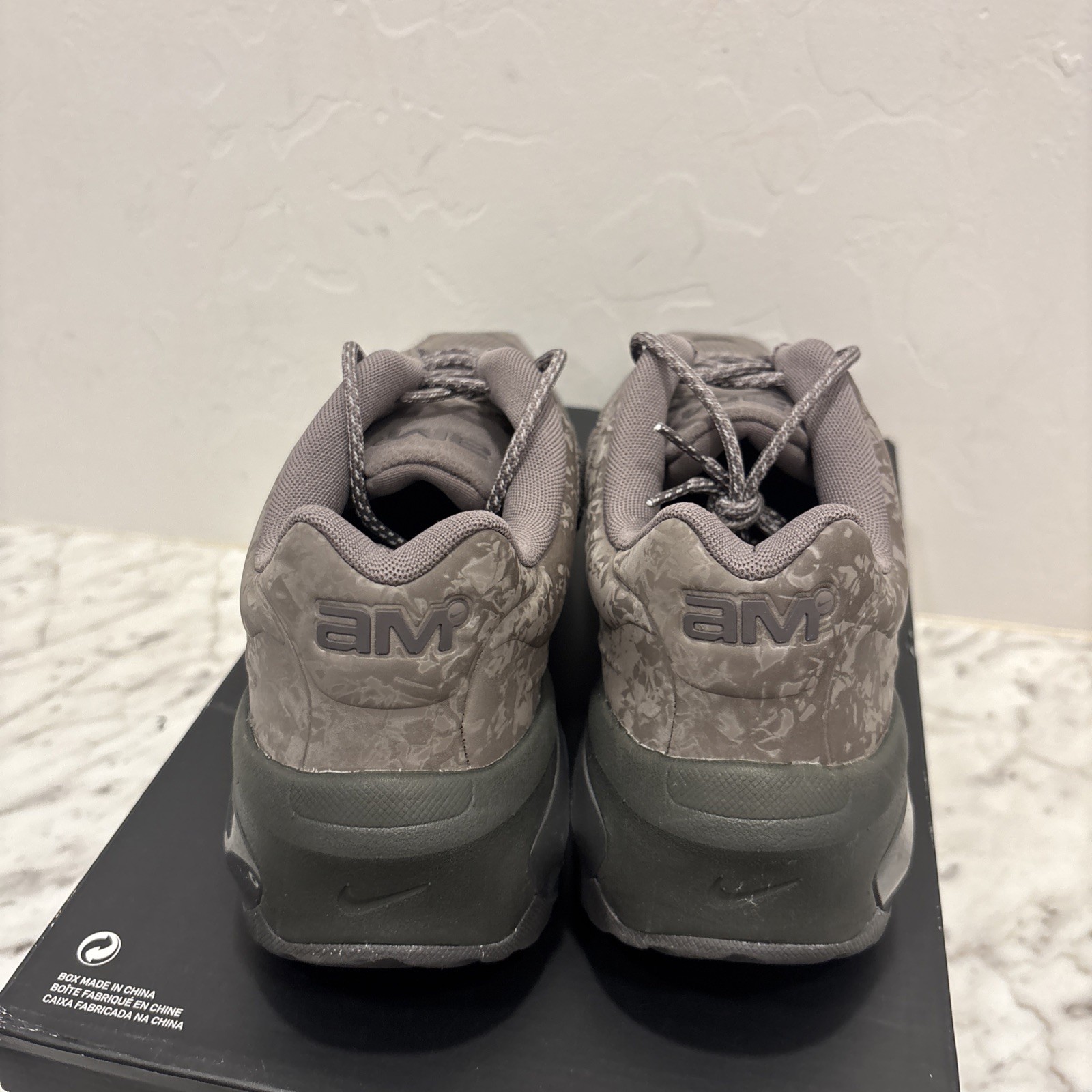 Nike Air Max Muse Cave Stone/Medium Ash Women Size 11.5 / Men’s 10 HV5758-289