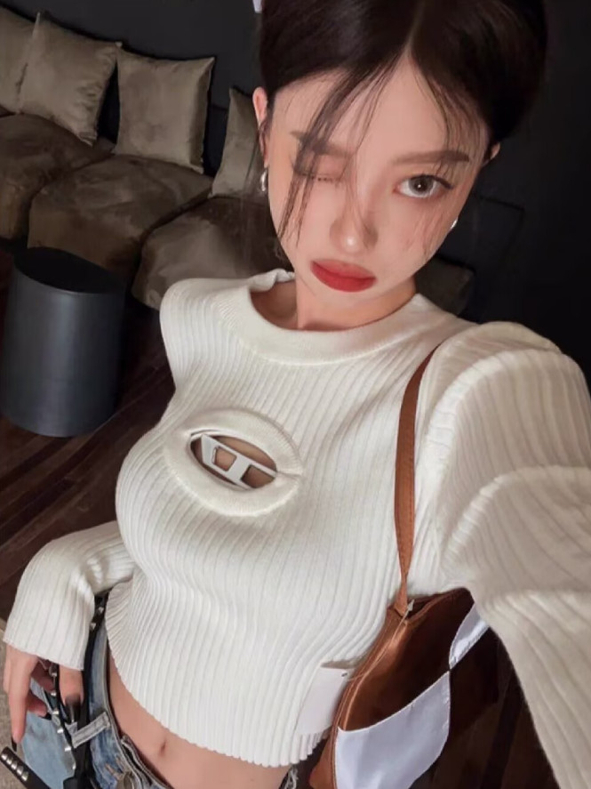 2025Autumn Diesel Lady New Hollowed Out Knitted Long Sleeved Sweater