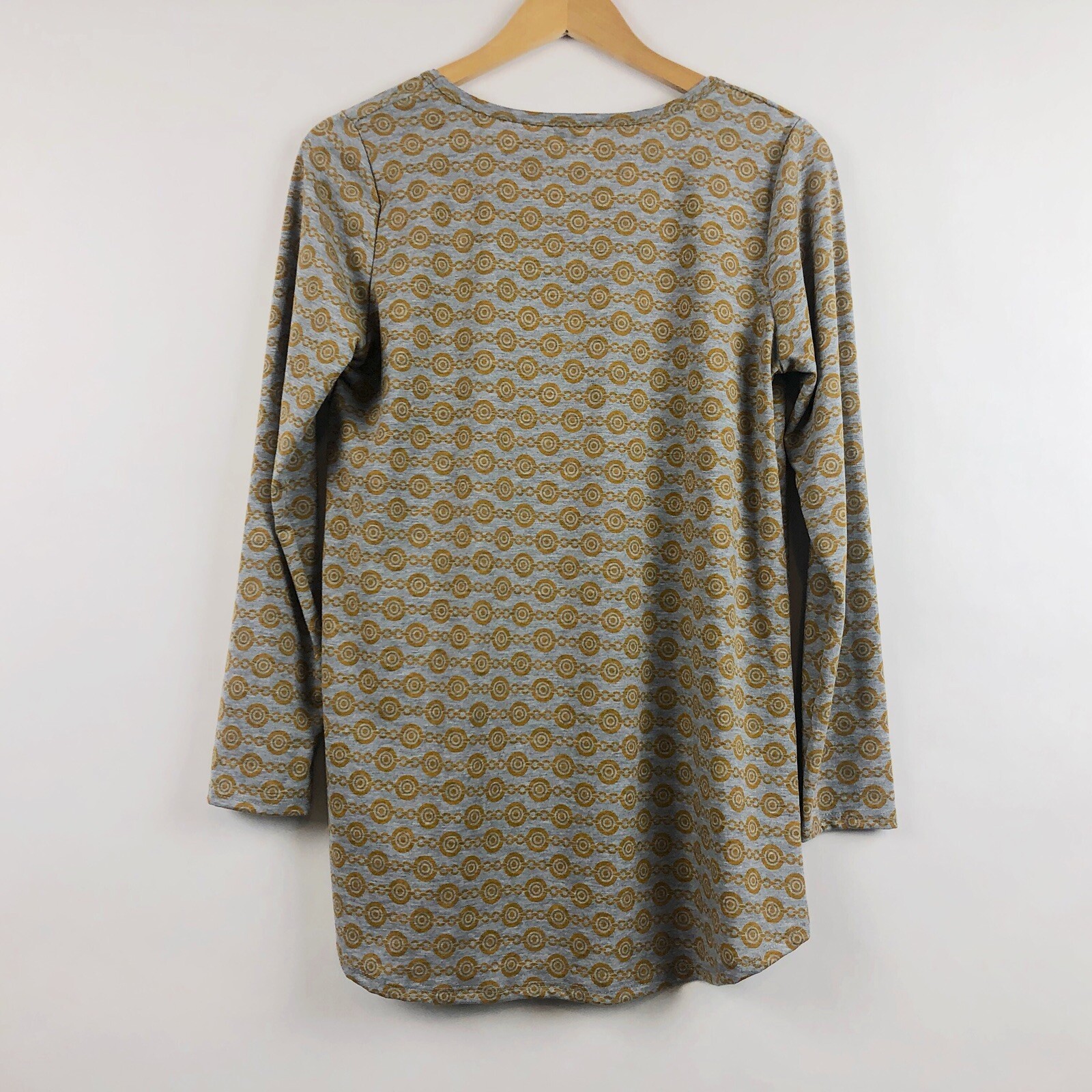 Lularoe Lynnae Tee Womens Medium Gray Gold Chain Print Trendy Lightweight