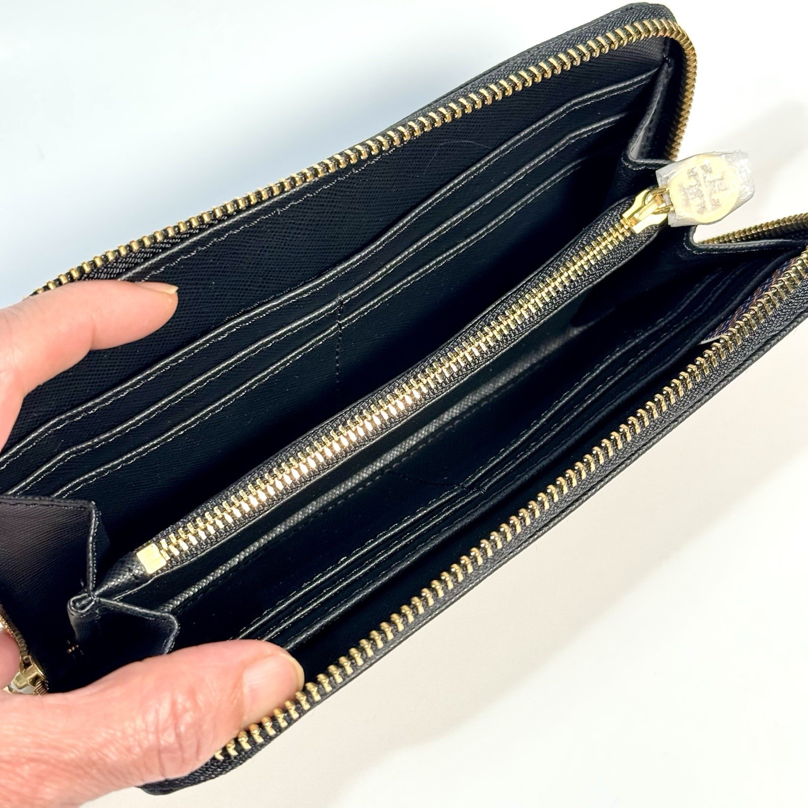 Tory Burch Robinson Small Logo Zip Continental Wallet Black NWT