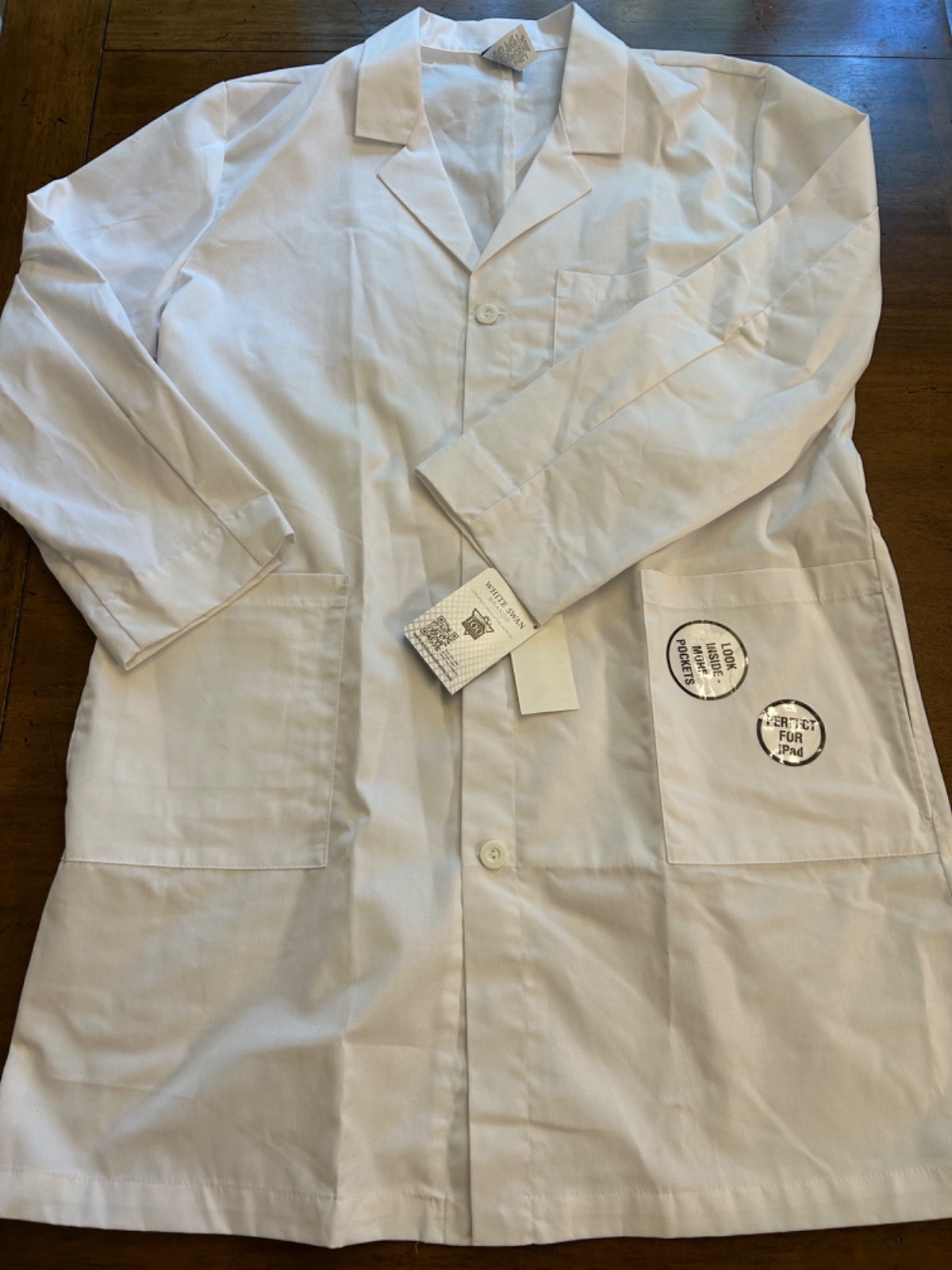 Men’s Lab Coat, White Swan brand, size 46, multiple pockets, new with tags