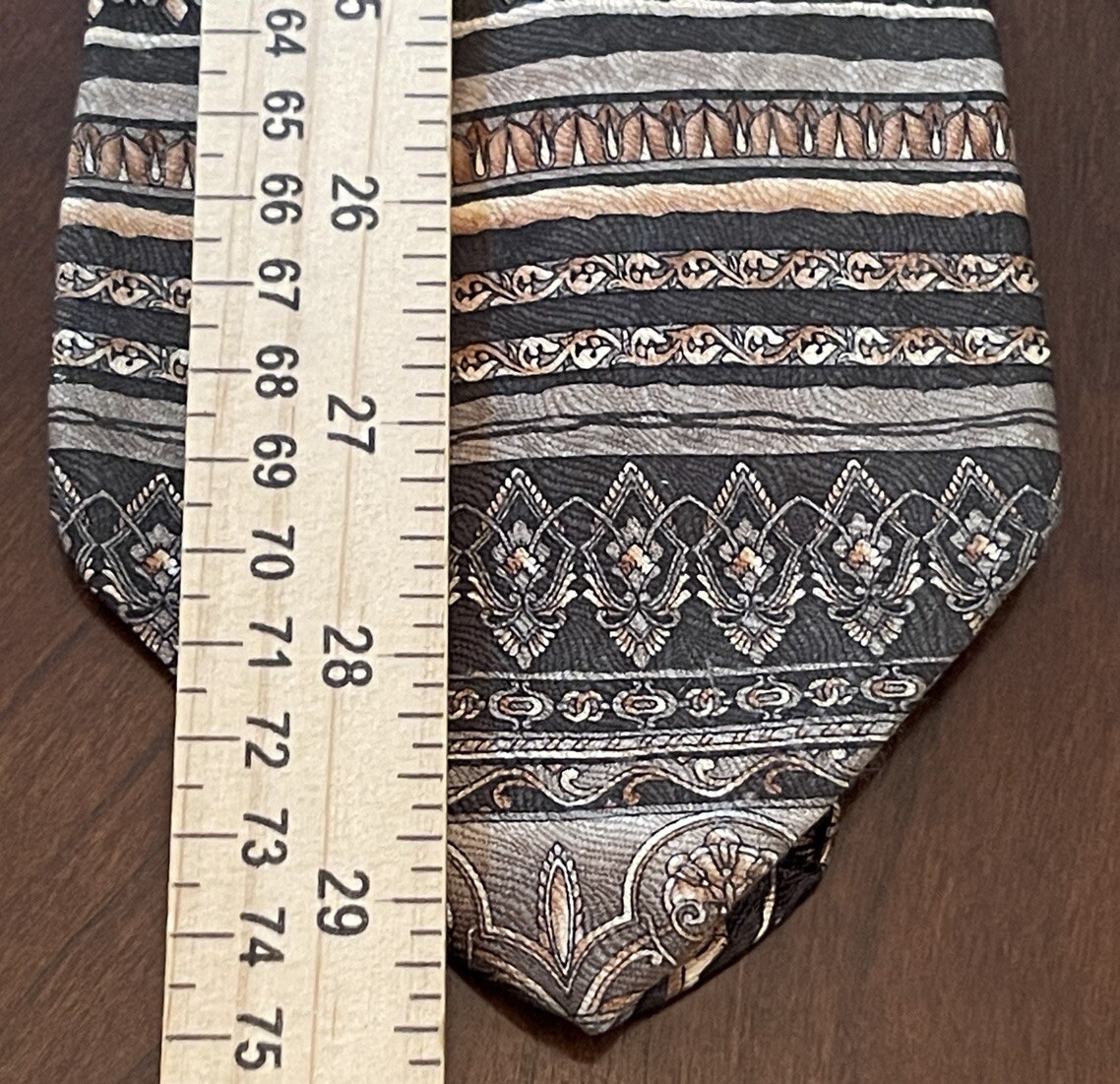 Round & Yorke Hand Made 100% Imported Silk Men’s Neck Tie Made In USA