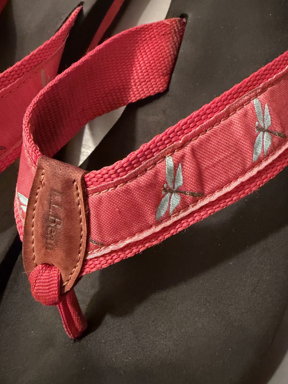 L.L. Bean Red & Black Flip Flops with Dragonfly Pattern Women’s Sandals Size 8 !