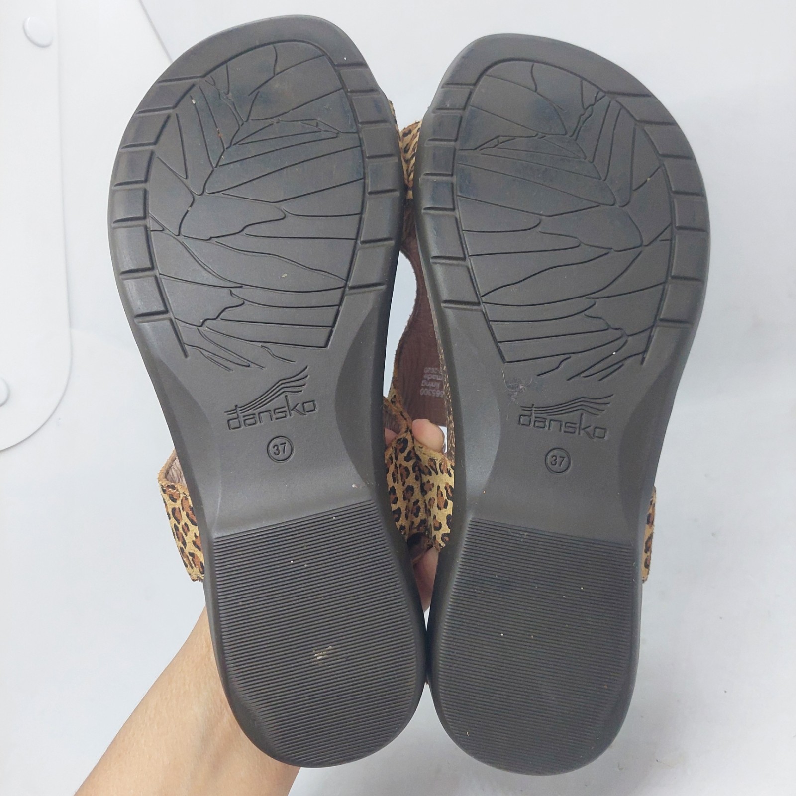 Dansko Reece Sandals Animal Print Leather Thong Slide Womens Size EU 37 US 6.5-7