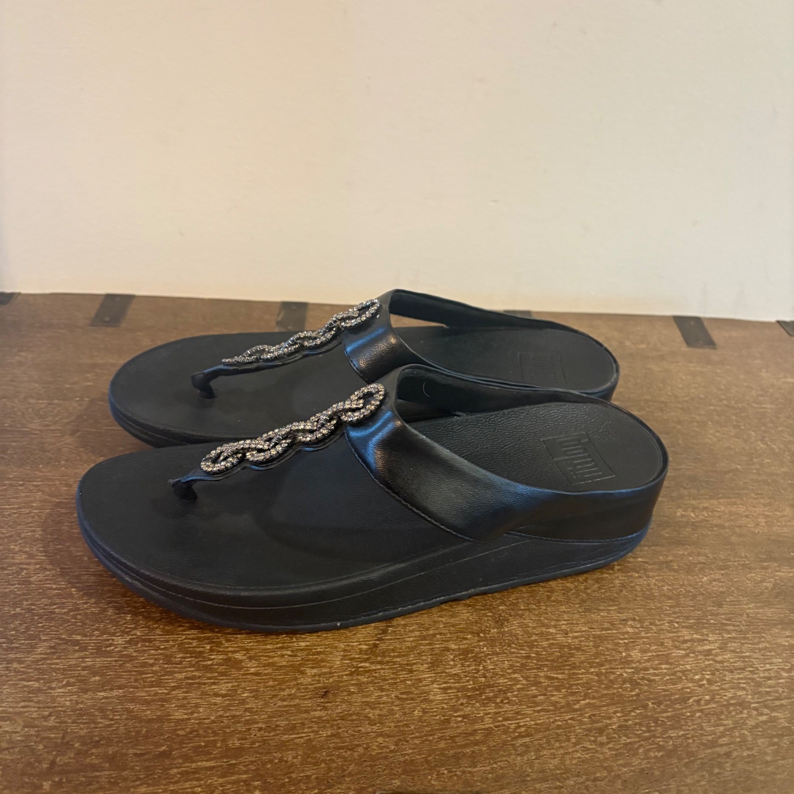 FitFlop Microwobbleboard Black Leather Crystal Chain Wedge Sandals Women US 9