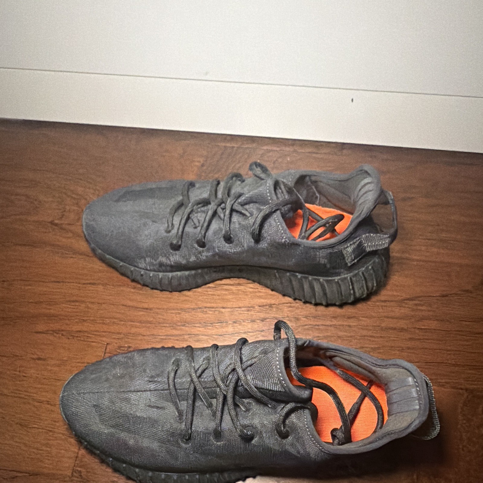 Yeezy adidas Yeezy 350 Men’s Black Low Top Lace-Up Canvas Athletic Sneakers