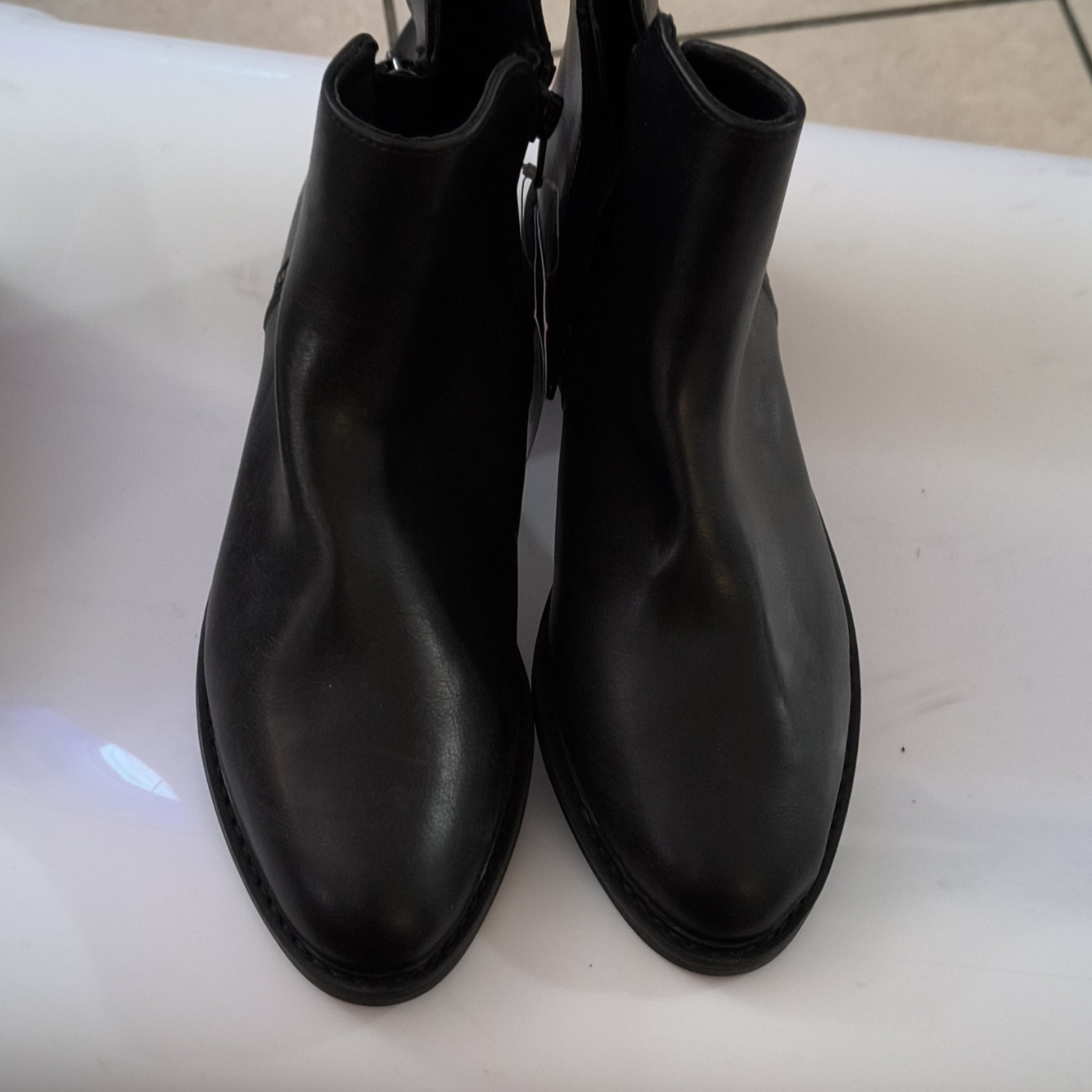 Women’s Black Leather Ankle Booties Round Toe Side Zip Memory Foam US 8.5
