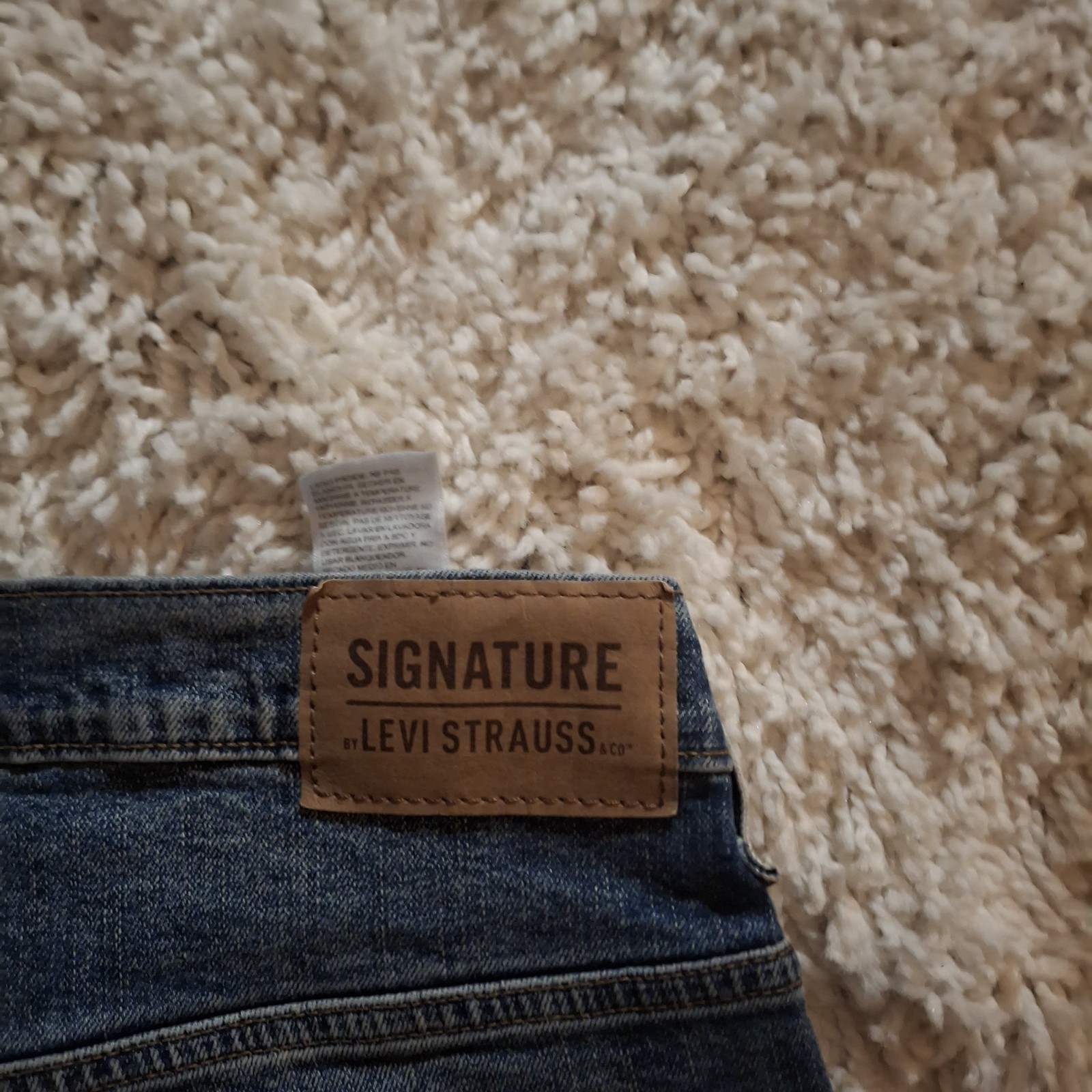 Signature by Levi Strauss & Co. Men’s Loose Fit Straight Jeans Blue Medium Wash