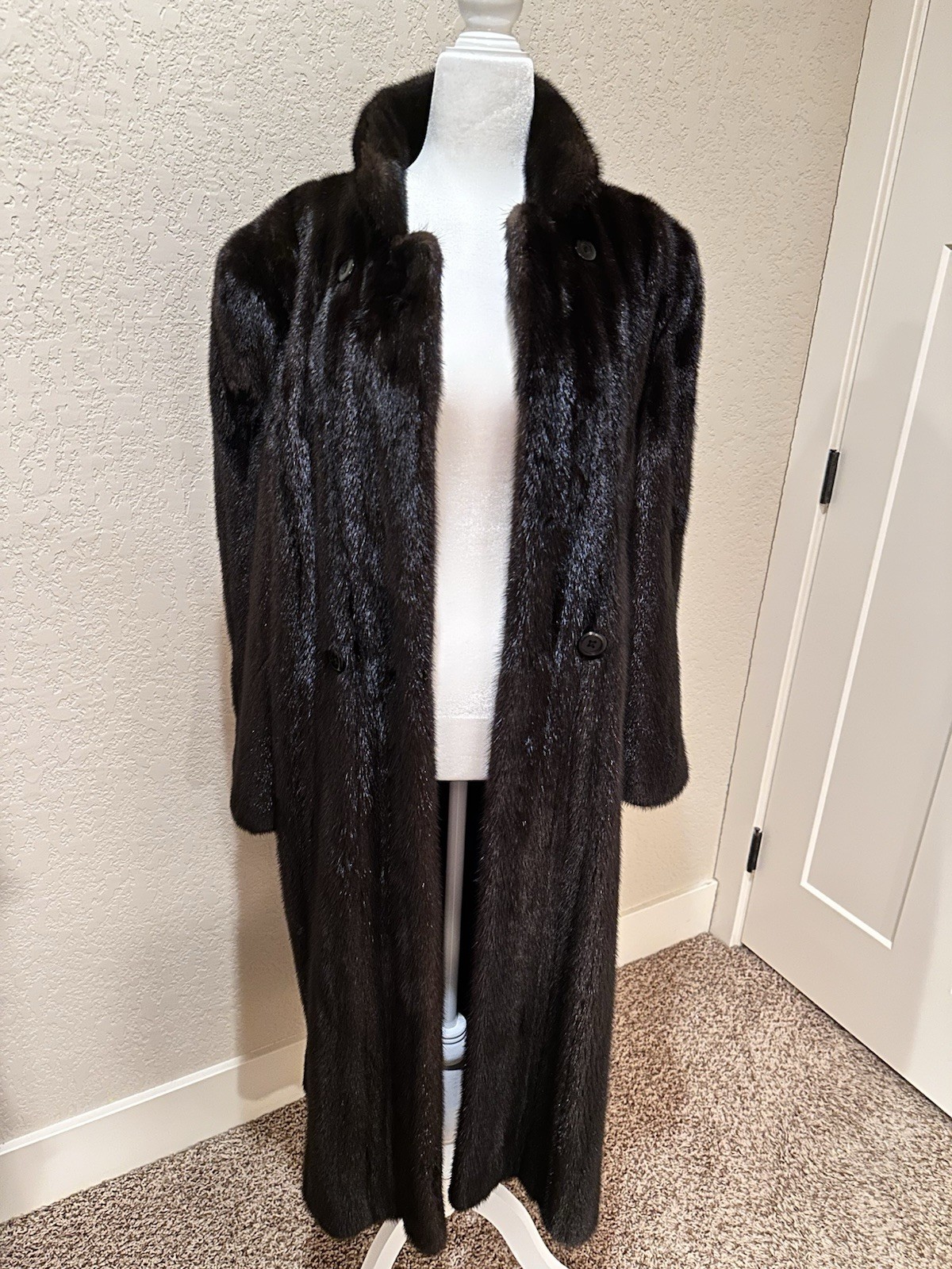 Oscar de la Renta Women’s Brown Mink Fur Long Coat Lined Button Collared Sz L