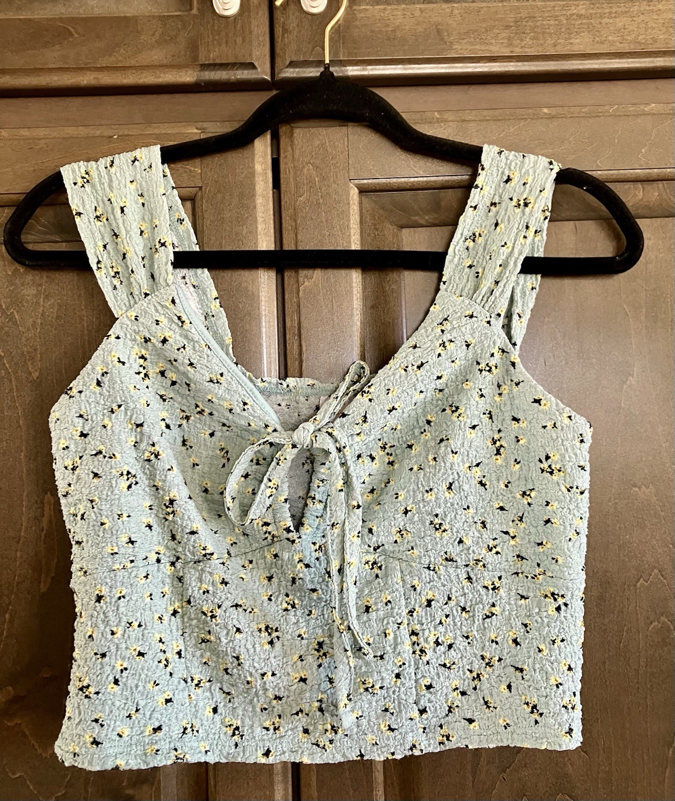 No Boundaries Boho Junior Med. (7-9) Sage Green Floral Cropped Top W/Tie Front