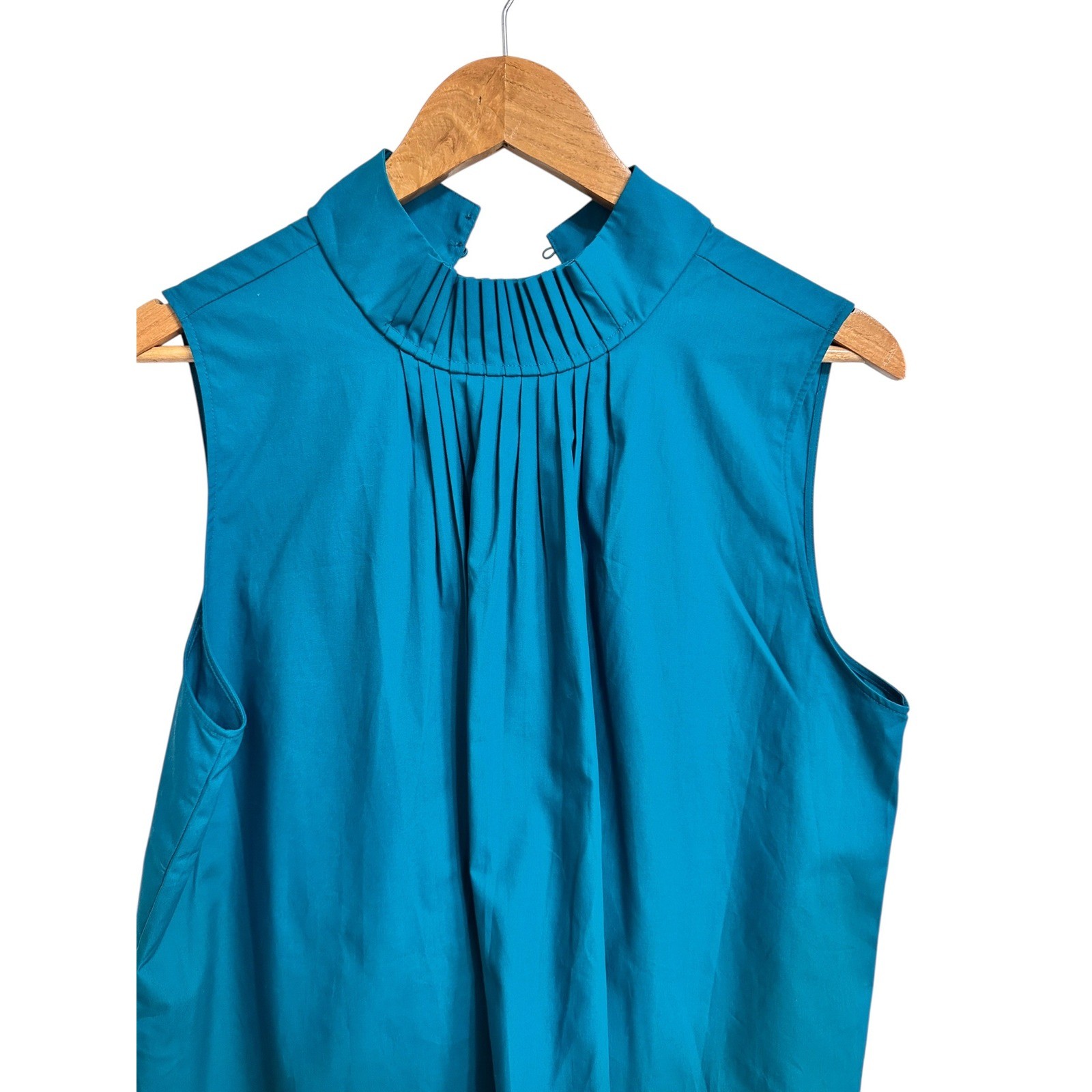 Banana Republic Teal Cotton Poplin Pleated Mock Neck Sleeveless Blouse size M