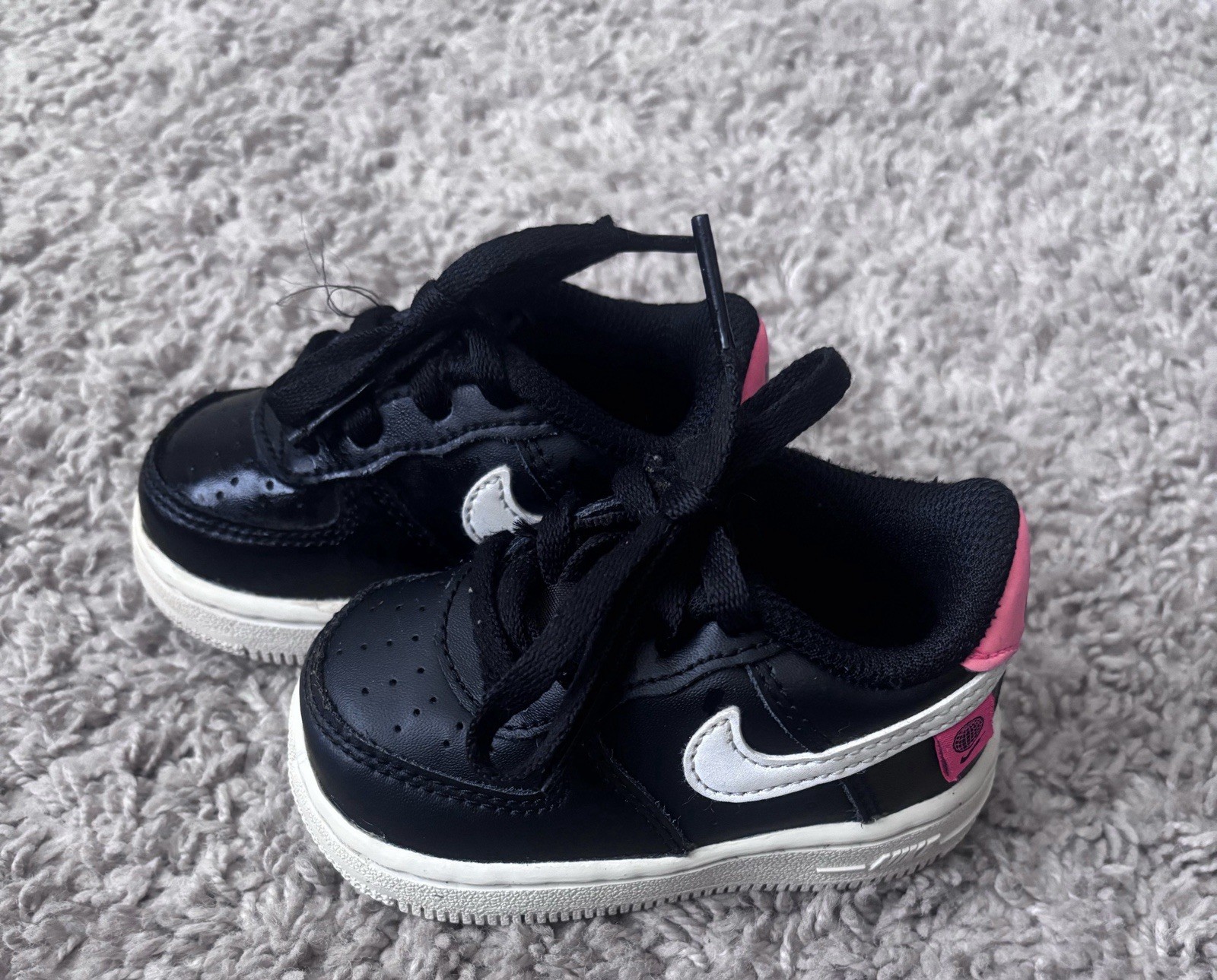 Nike Unisex Kids Low Top Sneaker US 4 Black/White/Pink Lace Up Leather Logo