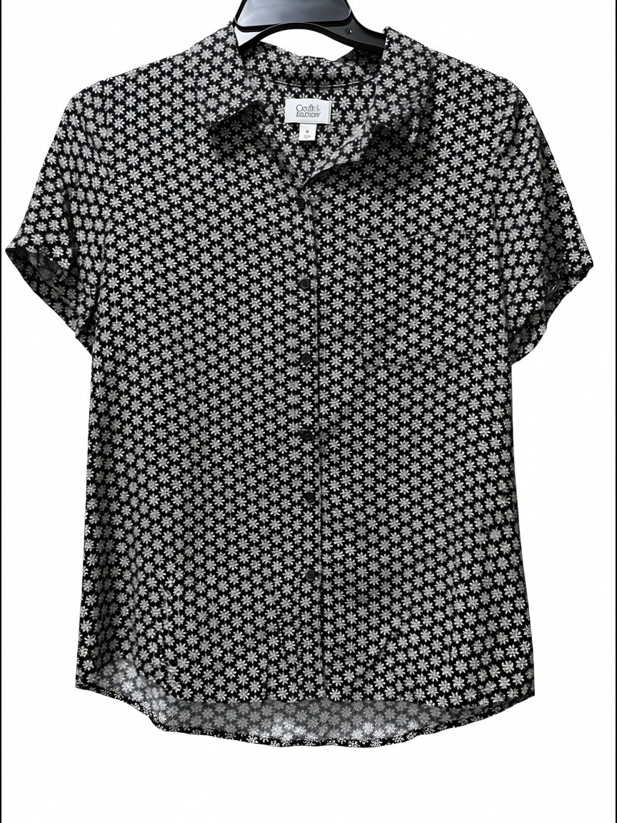 Croft & Barrow Women’s Black and White Daisy Floral Print Button-Up Shirt