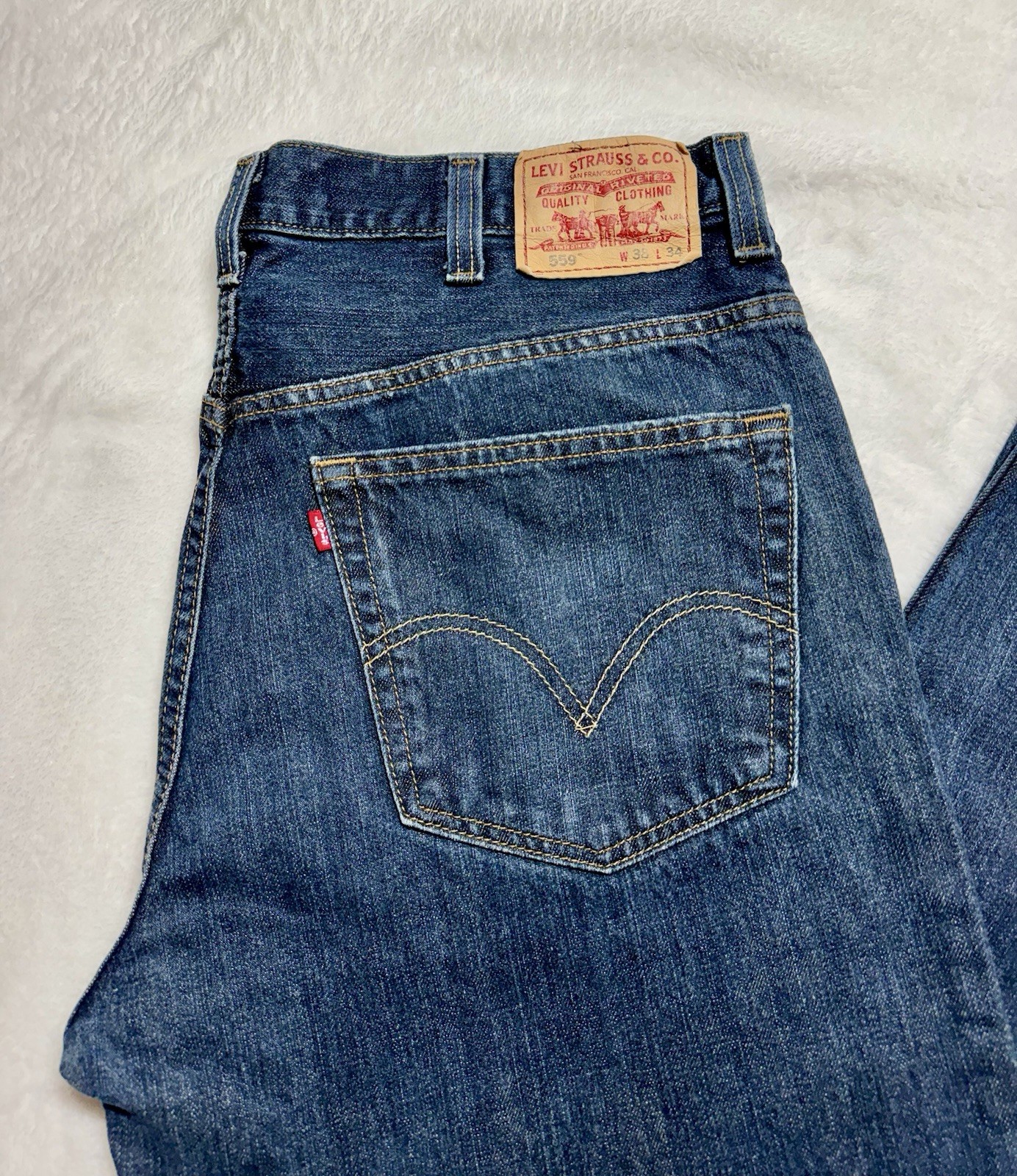 559 Levi’s Men’s Blue Medium Wash Denim Straight Relaxed Fit Jeans