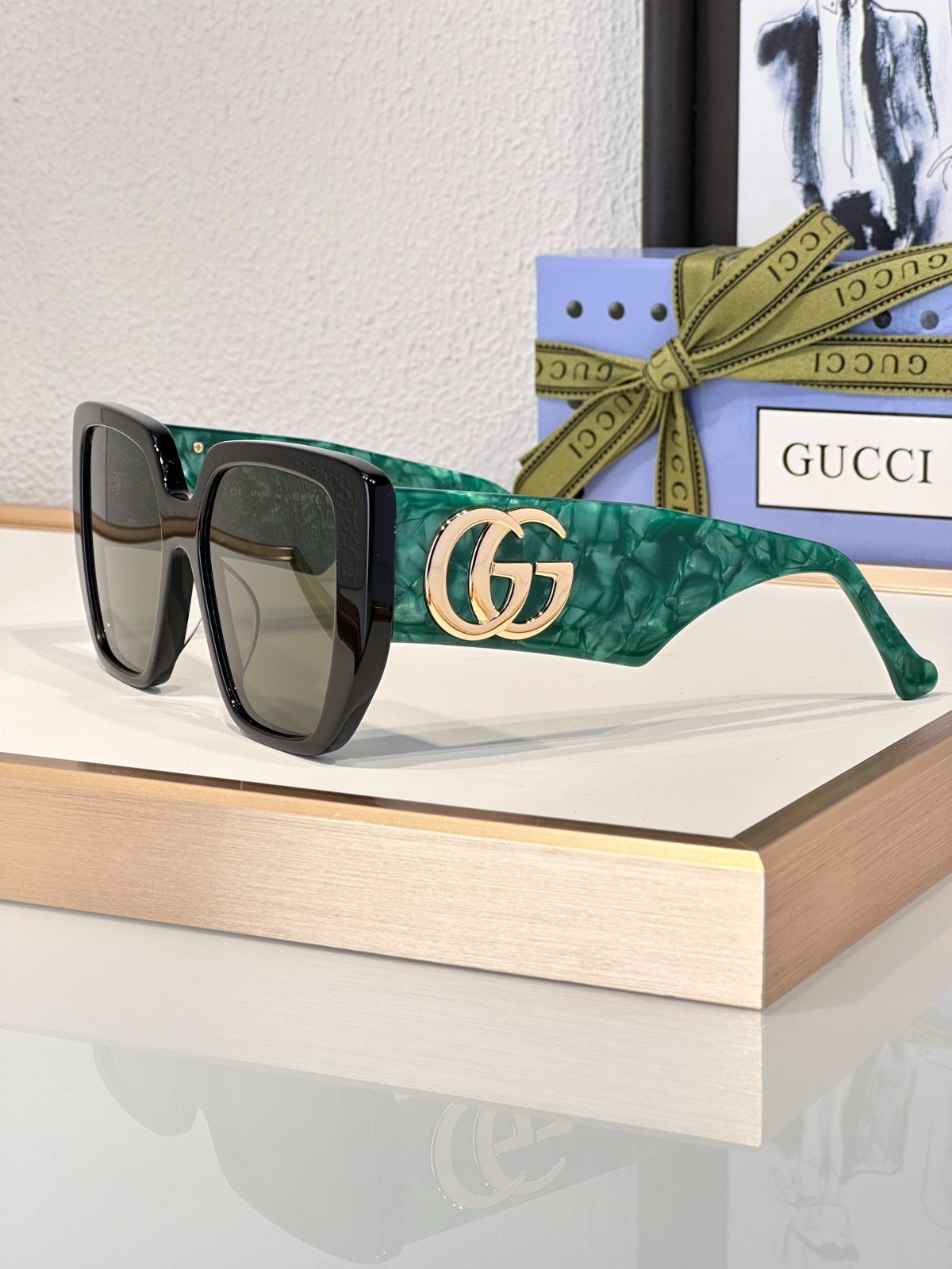 New Gucci GG0956S Oversized Geometric Women’s Sunglasses Black/Green Lense