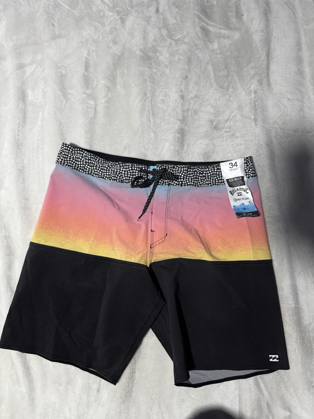 NWT Men’s Billabong Black/Multicolor Size 34 Performance Board Shorts $60