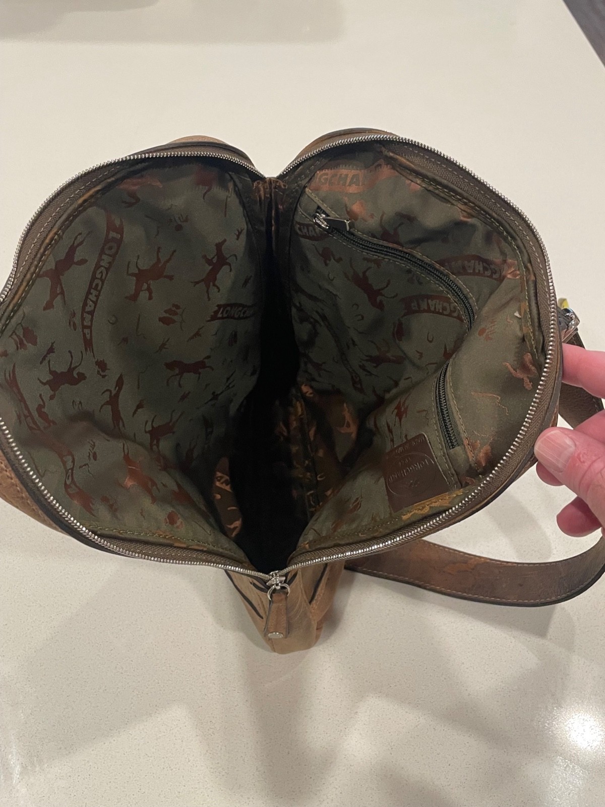 LONGCHAMP Leather Zippered Crossbody Bag Color-Brown Casual Styling EUC