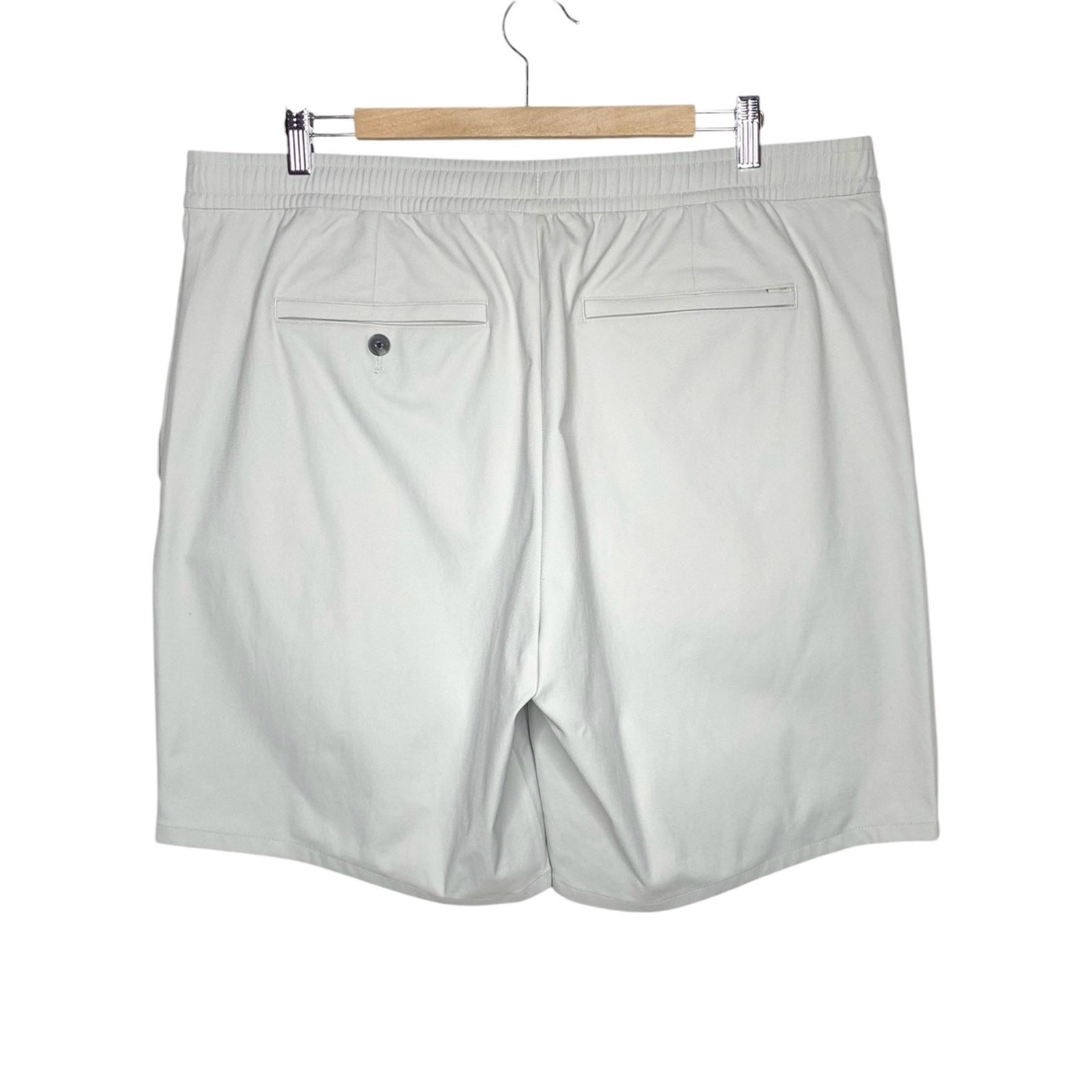 Vuori Cascade Elastic Waist Shorts size 38