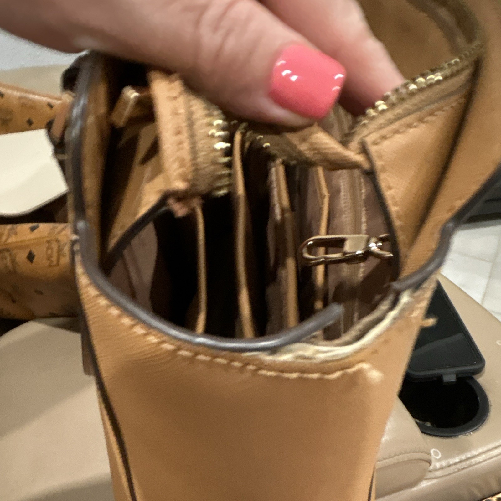 Tory Burch Tan Zip Top Tote Bag Gold Hardware Double Strap Inner Pockets magnet