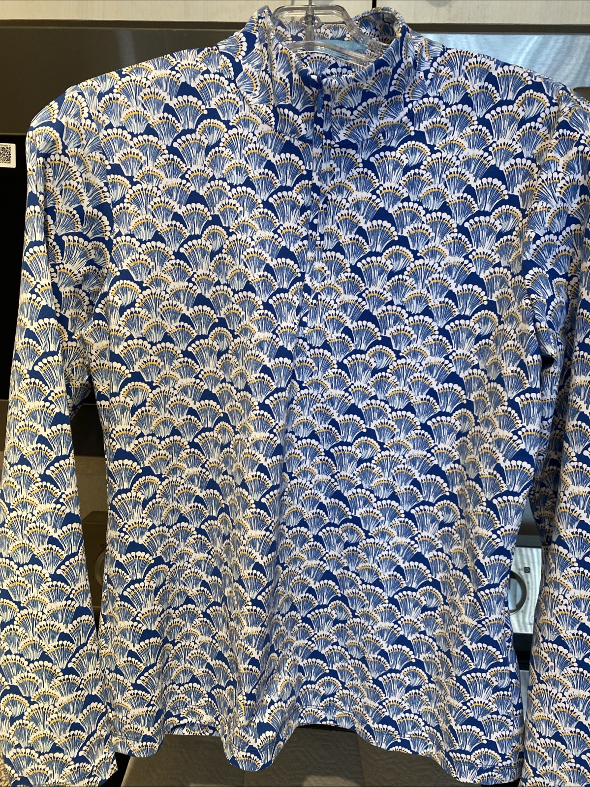J. McLaughlin quarter zip performance fabric Size Medium Stunning Colors