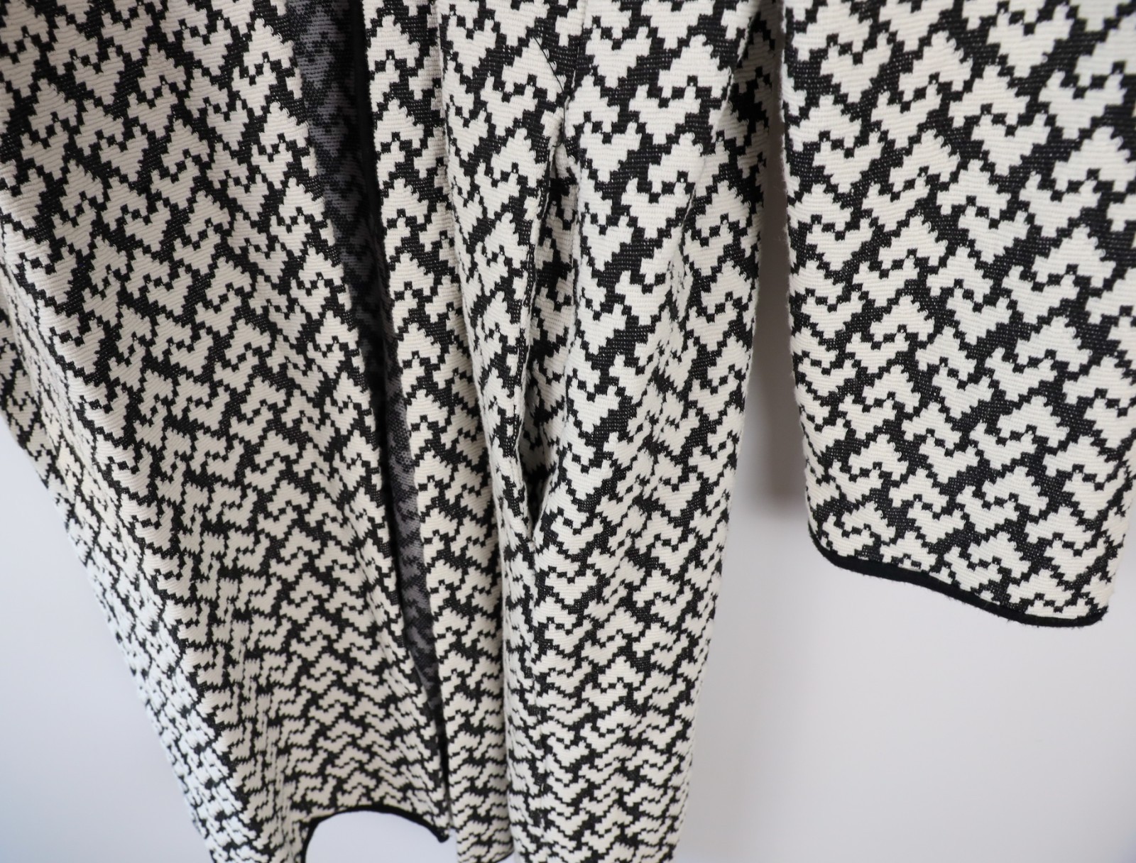 Philosophy Cardigan Jacket White & Black Open Front Hearts Jacquard Size Medium