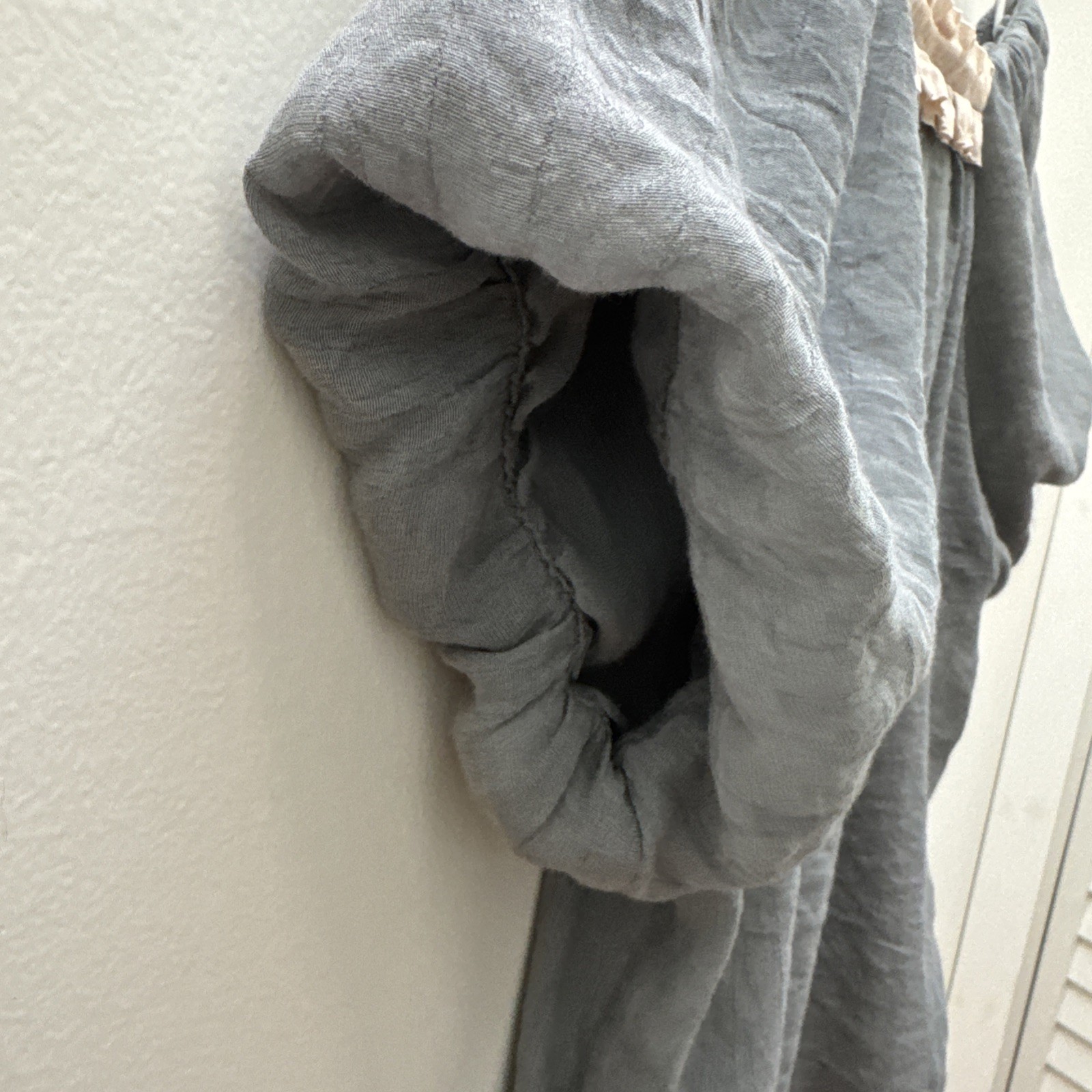 Womens Solitaire Boho Casual Tiered Gray Top Blouse Size Small