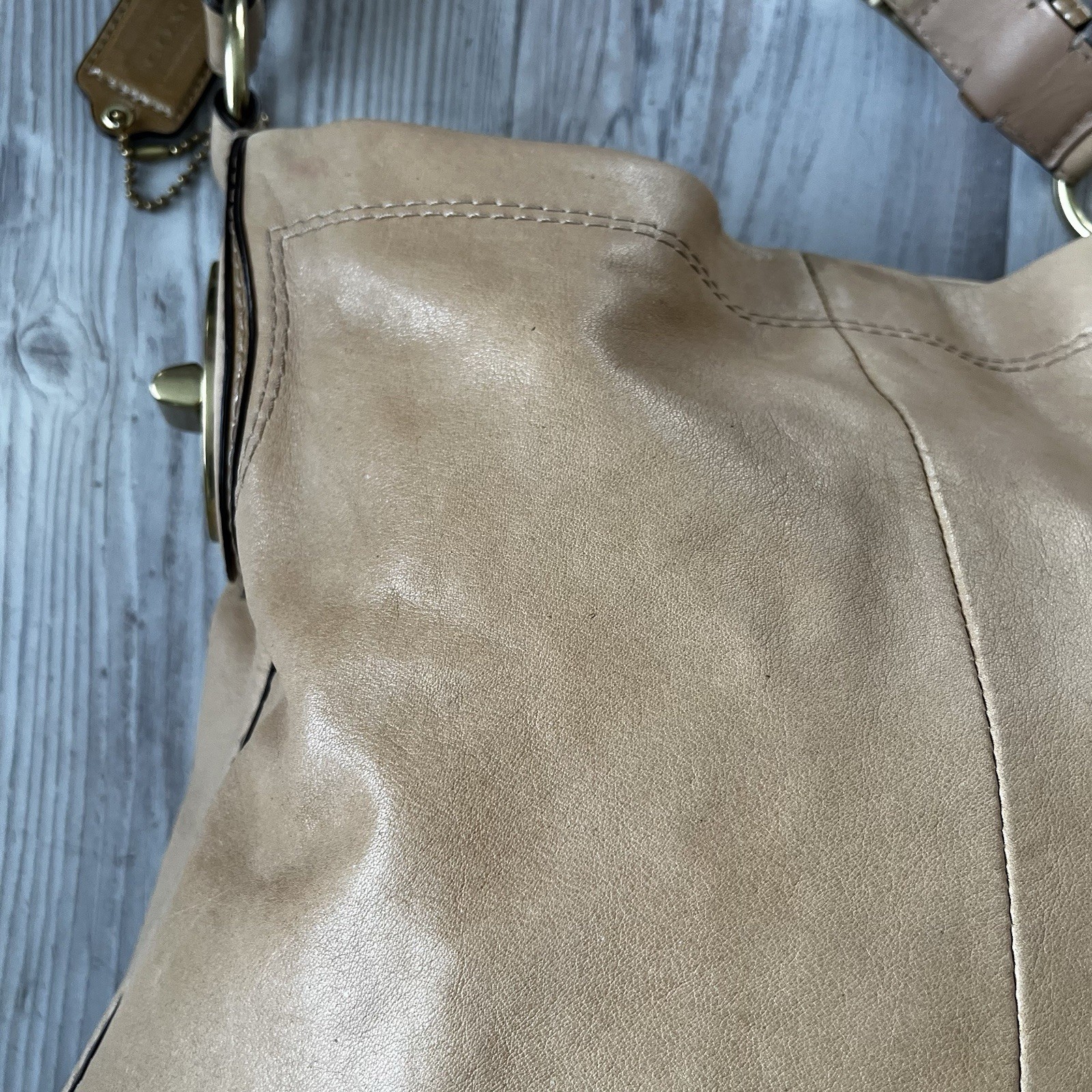 2000s Coach Peyton Shoulder Leather Purse Bag – Tan w/ Gold Color Hardware