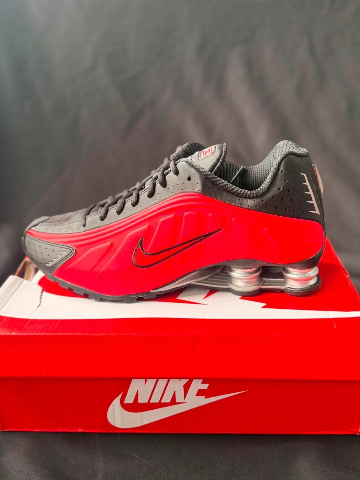 Size 10.5 – Nike Shox R4 University Red Black
