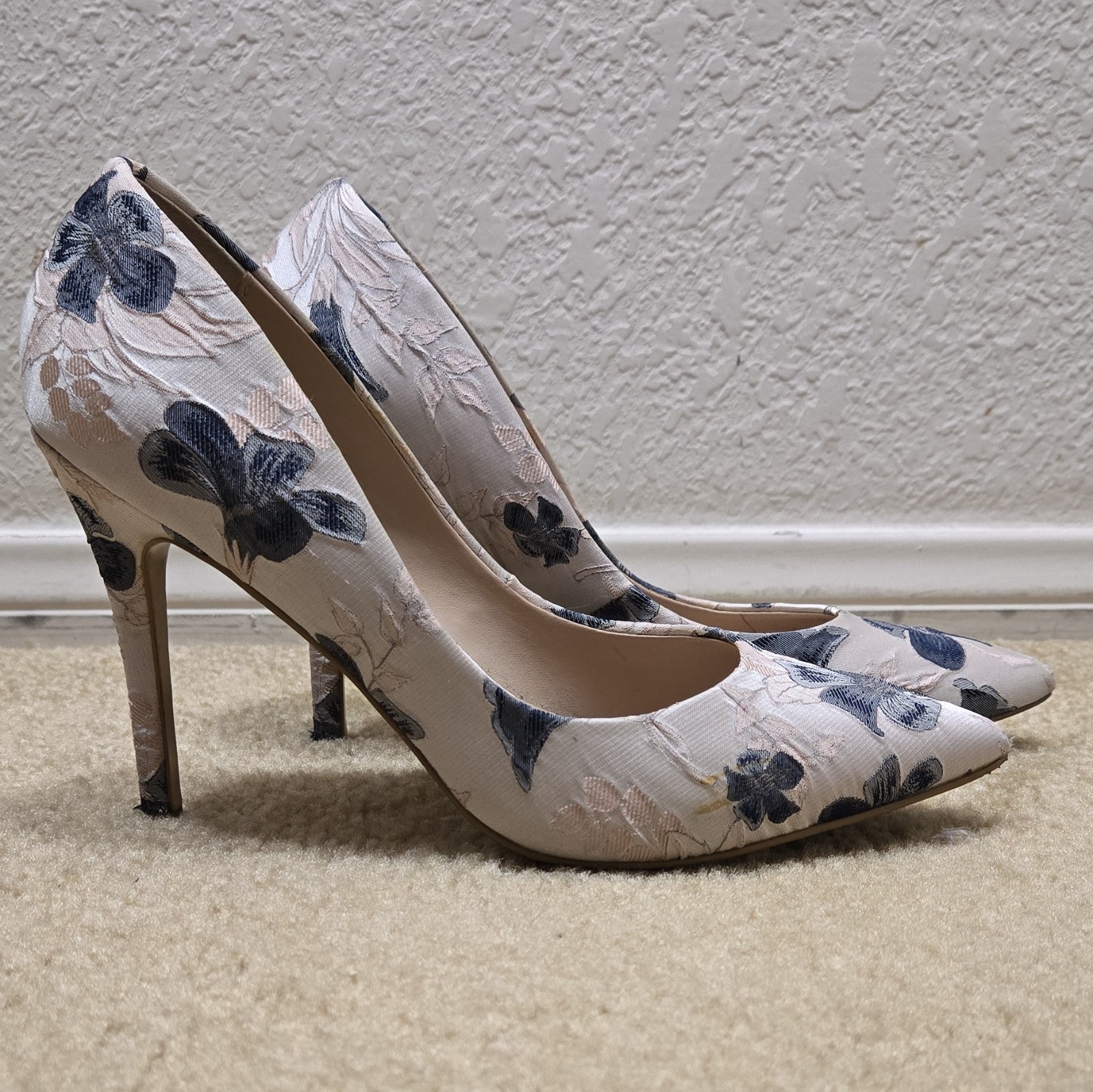 Neiman Marcus Women Gray/Light Pink Floral Stiletto Pump Heels US 8M