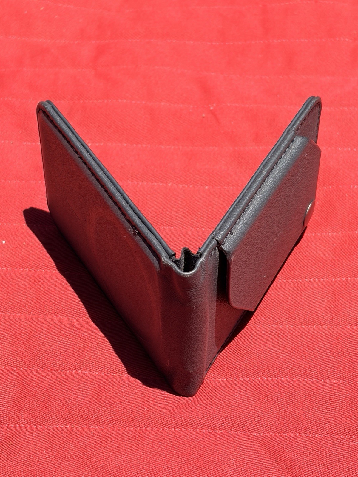 Journey Wallet: VERSA MagSafe Money Clip Wallet & Stand