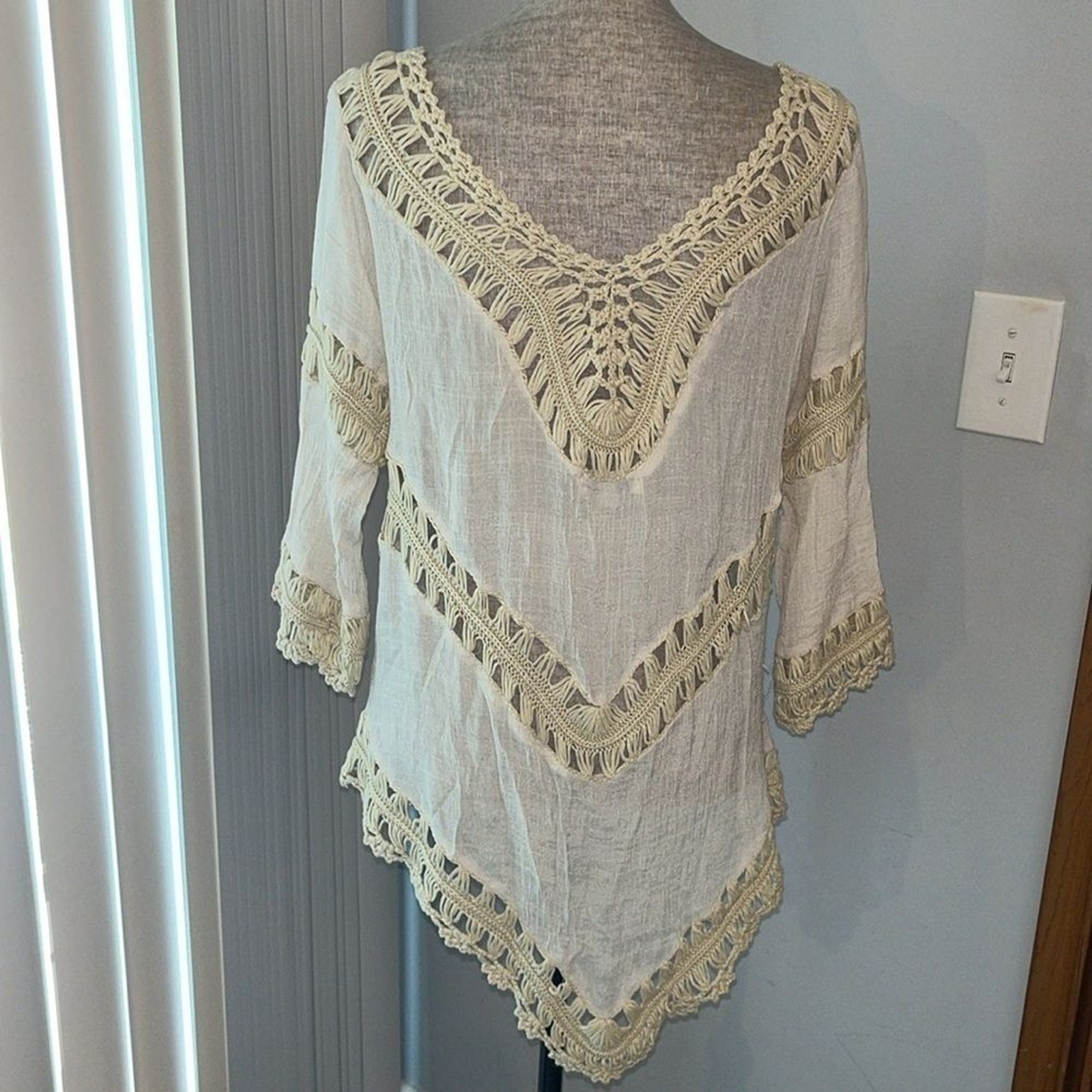 Active Oatmeal Boho Hippie CHIC Feminine Crochet Knit Hi Low Blouse Shirt S/M
