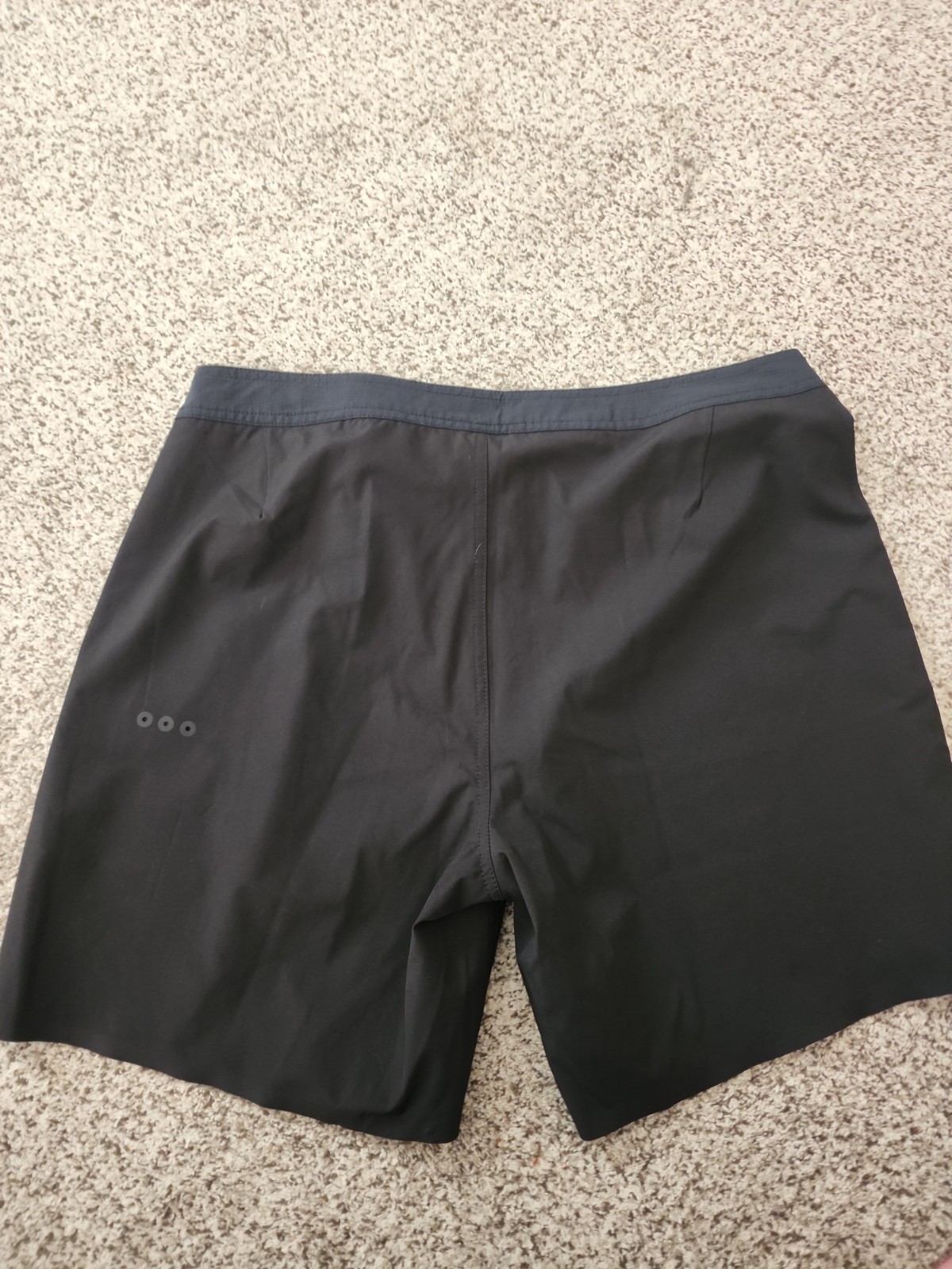 Mens Vuori Shorts Size 34