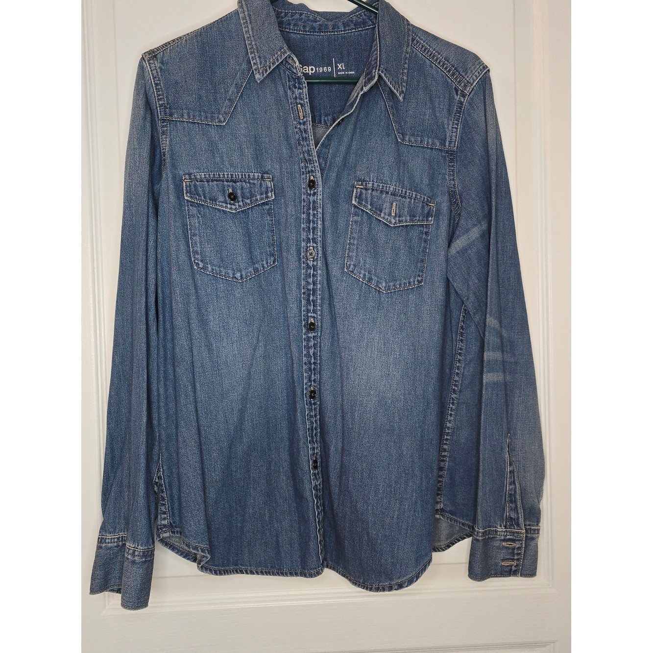 GAP Medium Blue Western Style Denim Button-Up Shirt