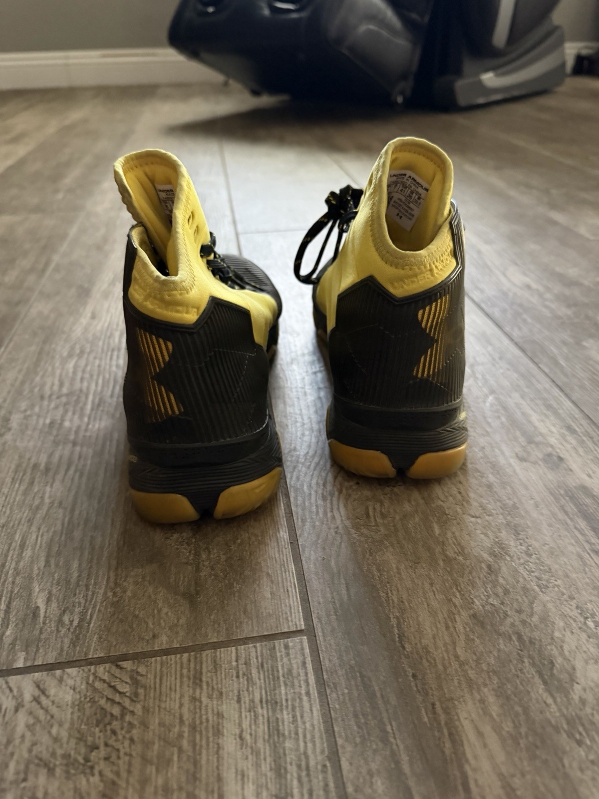 Under Armour Curry 2.5 High Top Basketball Sneakers 1274425-001