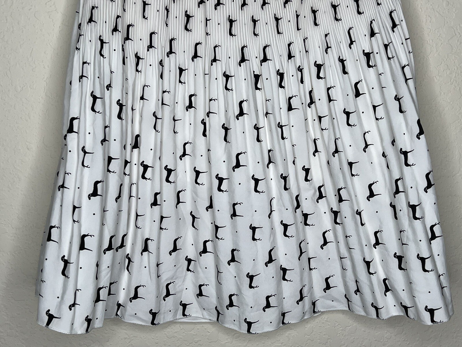 All Over Dog Print Midi Skirt Womens Size XS 20” Pleated White & Black