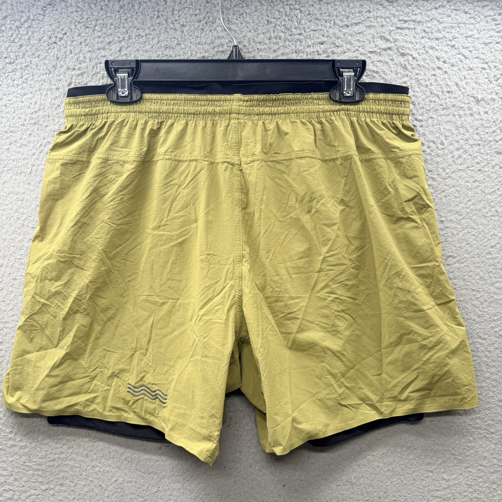 Janji Men’s AFO Vent Multi Athletic Pull On Shorts 6” Mustard Yellow Size L