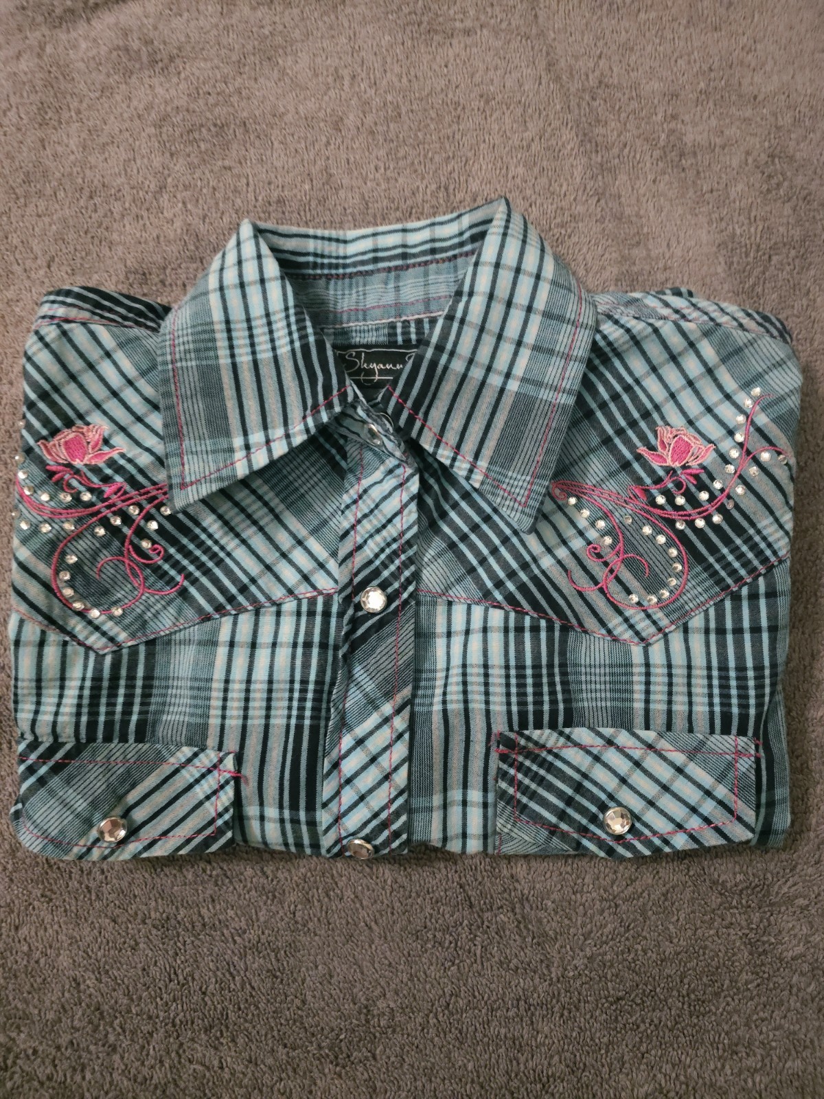 Western Girls Y/M Pink Embroidery W/rhinestone Accents. Rhinestone Snap Sleeves