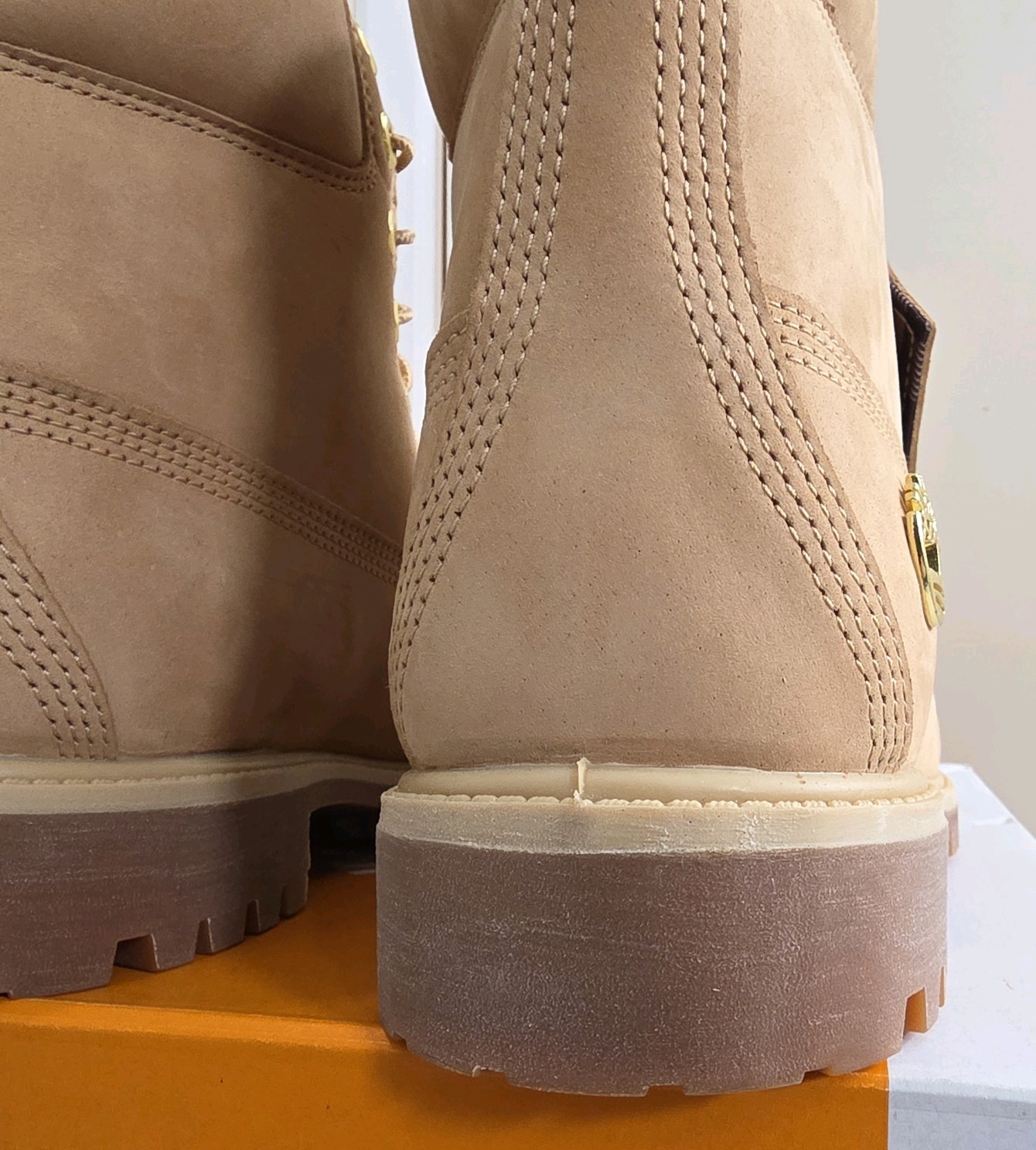 Timberland Used Premium Waterproof Light Beige Nubuck Men’s Boot Size 10.5