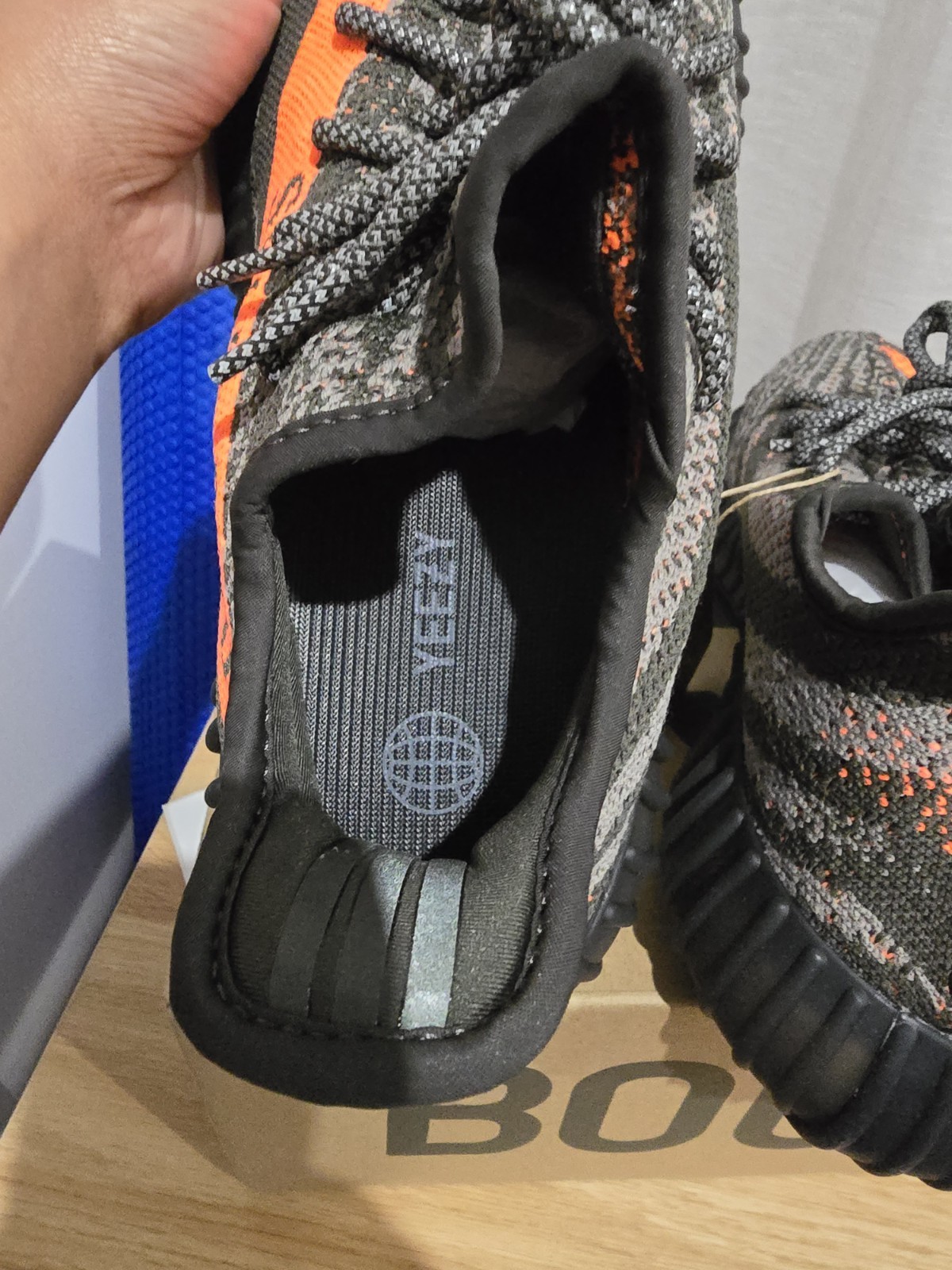 Yeezy Boost 350 V2 Low Carbon Beluga M7 W8
