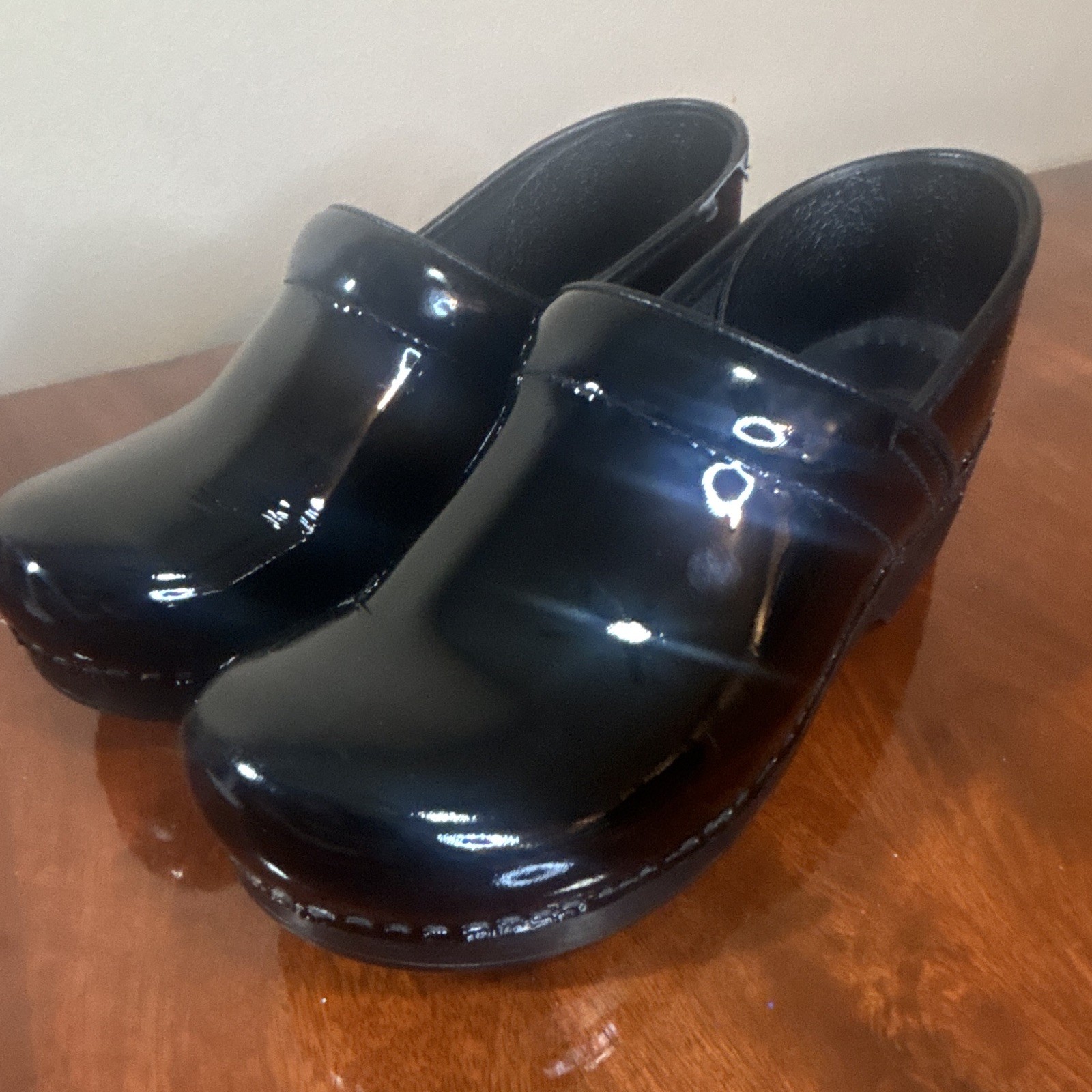 Dansko Professional Black Patent Leather Slip-On Comfort Clogs Women EU 40 US 10