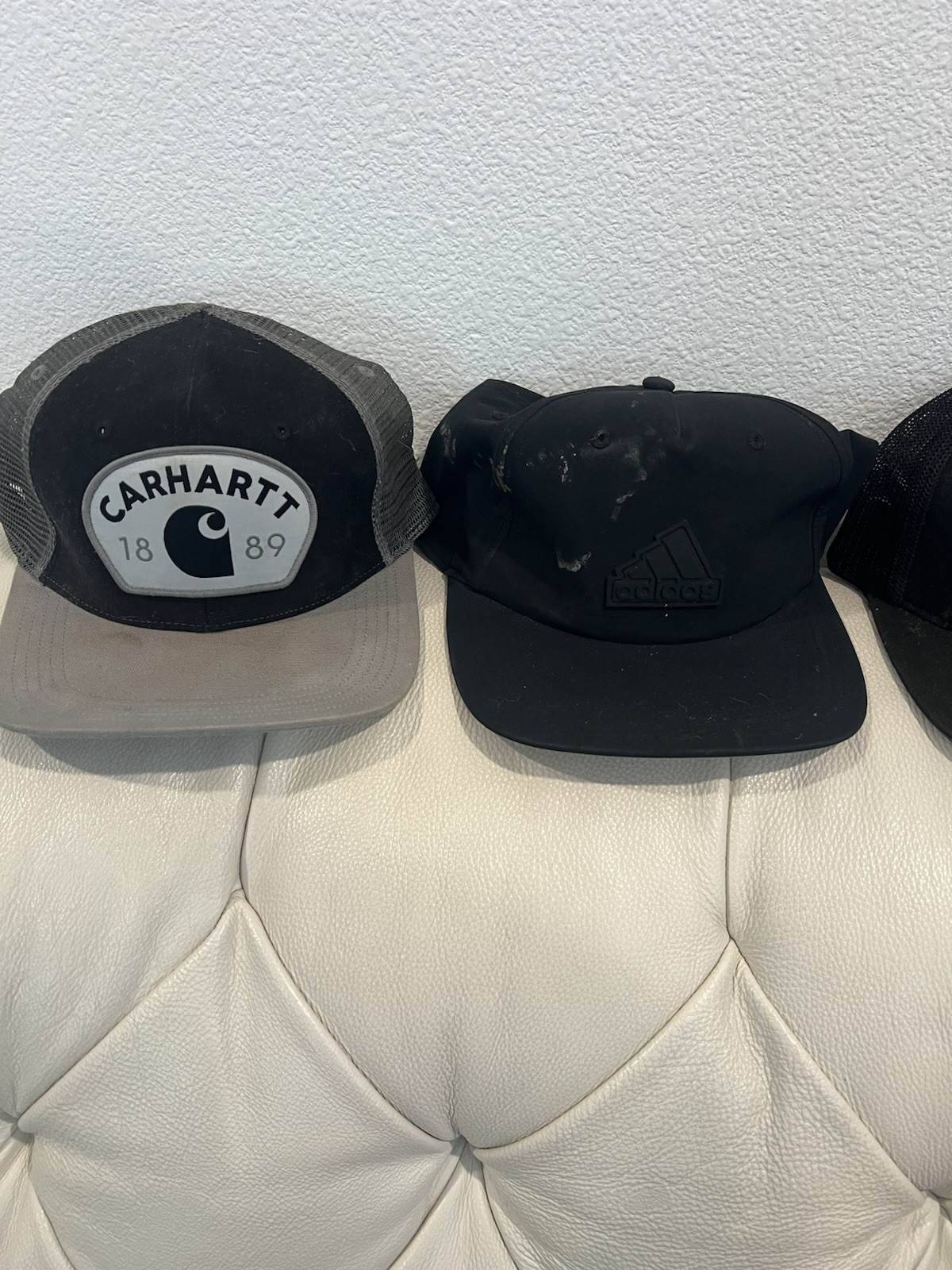 Huge Hat Collection – 41 Caps (Carhartt, MLB, NFL, Vintage)”