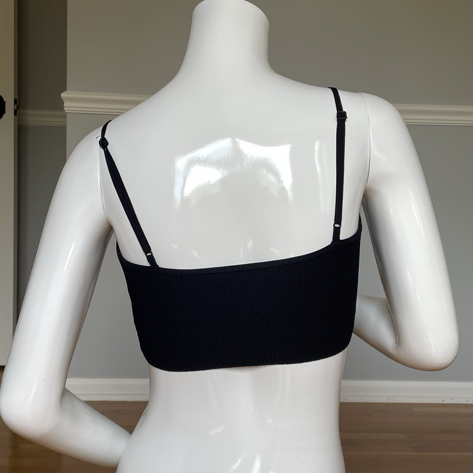 Aritzia Babaton Black Knit Cropped Cami Tank Top Women’s Size S Stretch