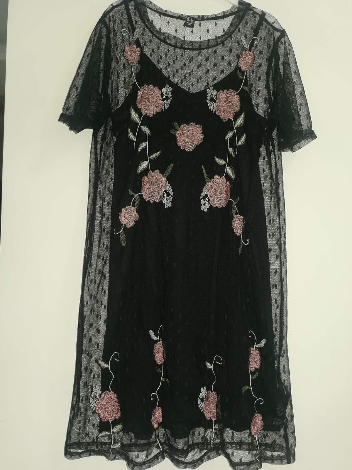 Women’s Black Mesh Floral Embroidered Midi Dress Short Sleeve Sheer size 2