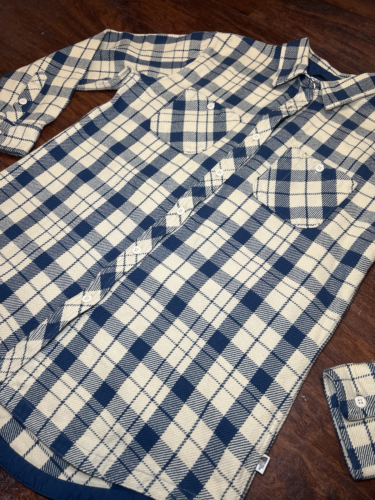 The north face Women’s Flannel Shirt Blue And Cream Plaid Size Medium