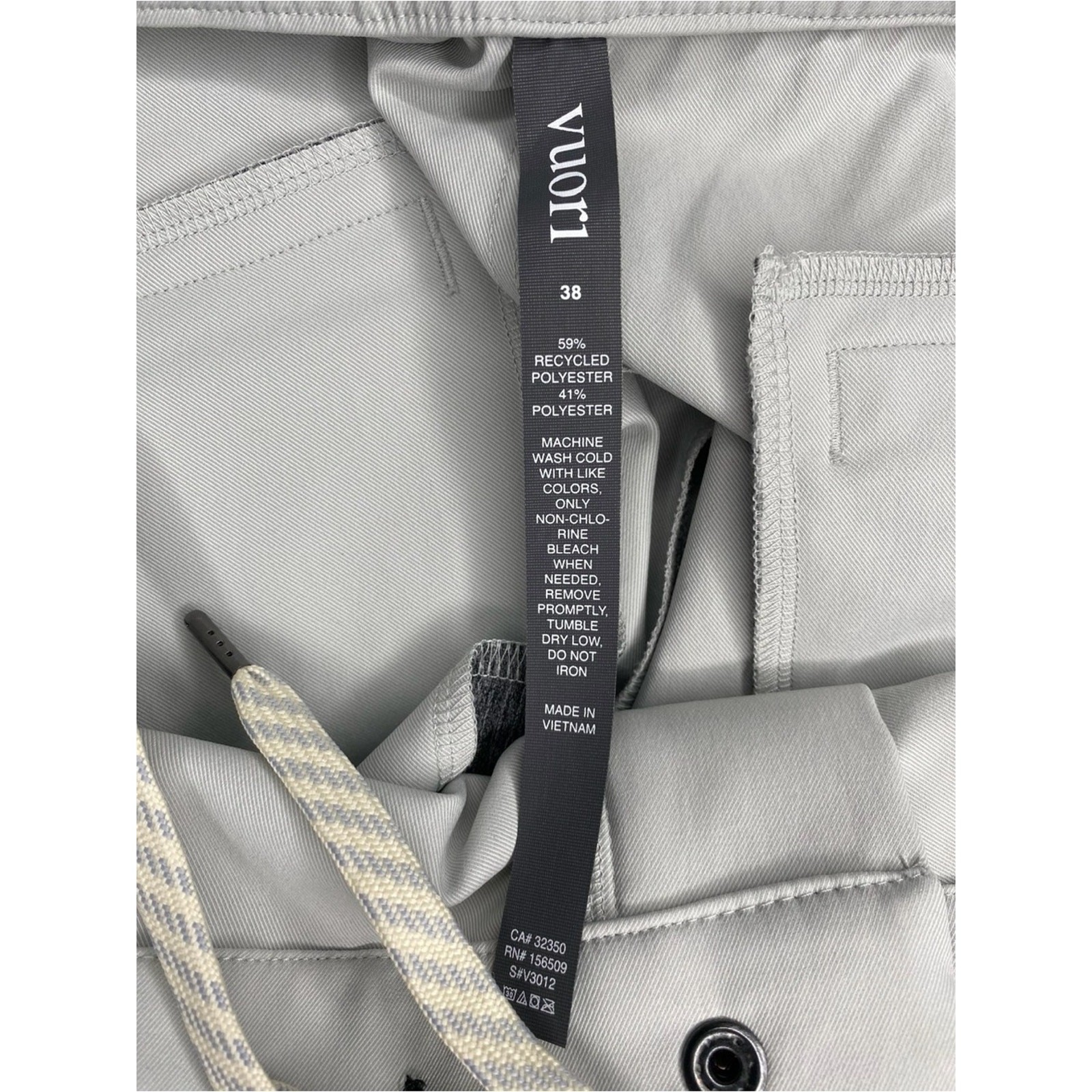 Vuori Cascade Elastic Waist Shorts size 38